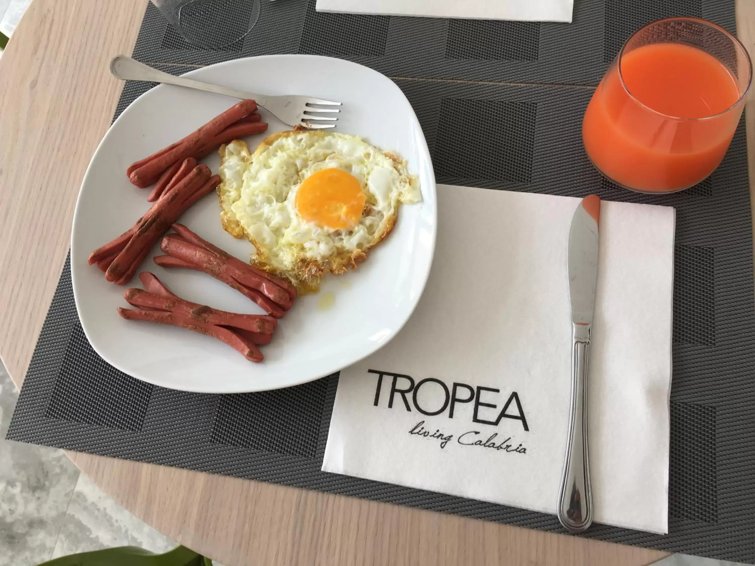 English/Irish breakfast in Aether Suites Tropea - Free Parking