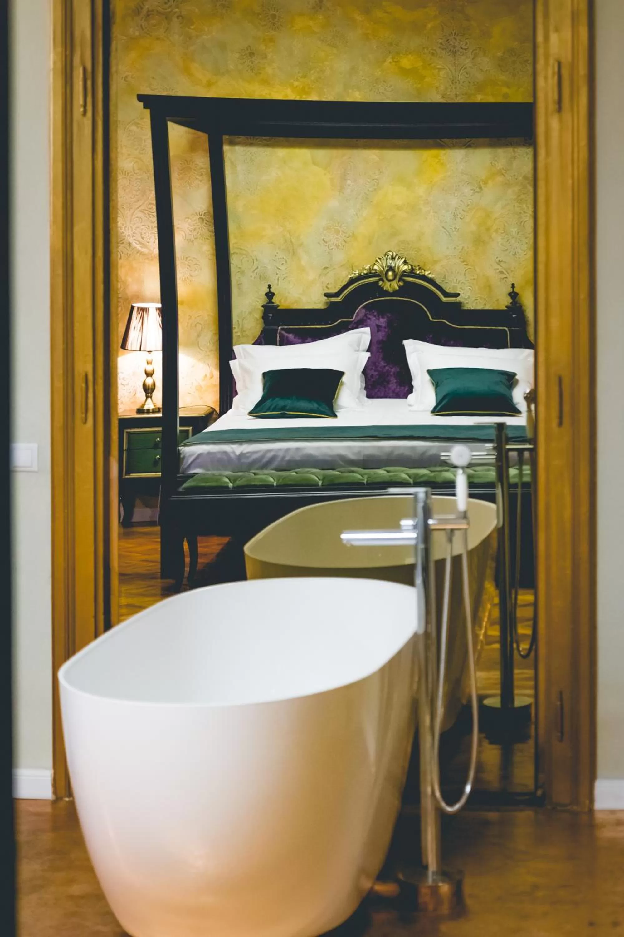 Deluxe King Room in MAGISTER seven