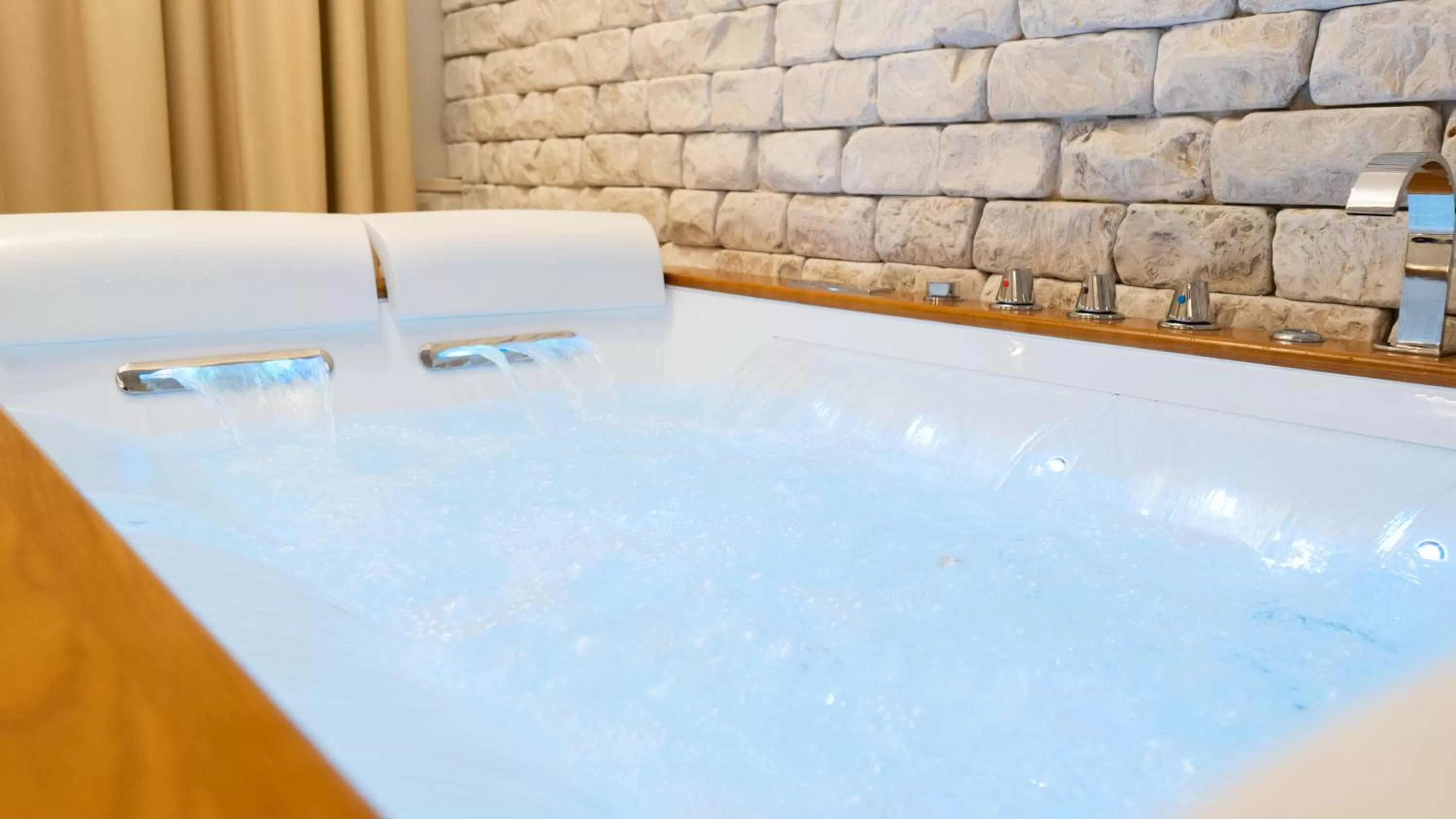 Hot Tub in Resort & Winery Bosco De Medici