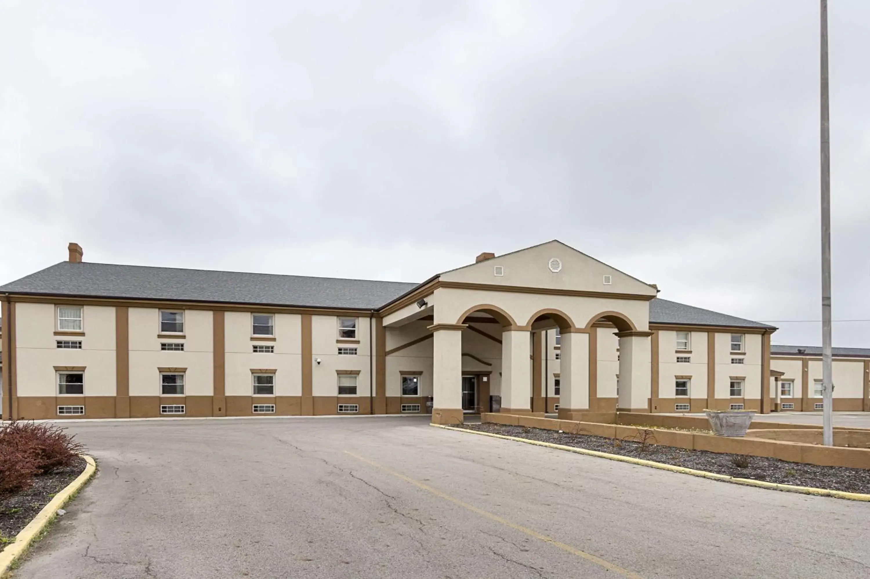 Property building in Motel 6-Sidney, OH Property building in Motel 6-Sidney, OH