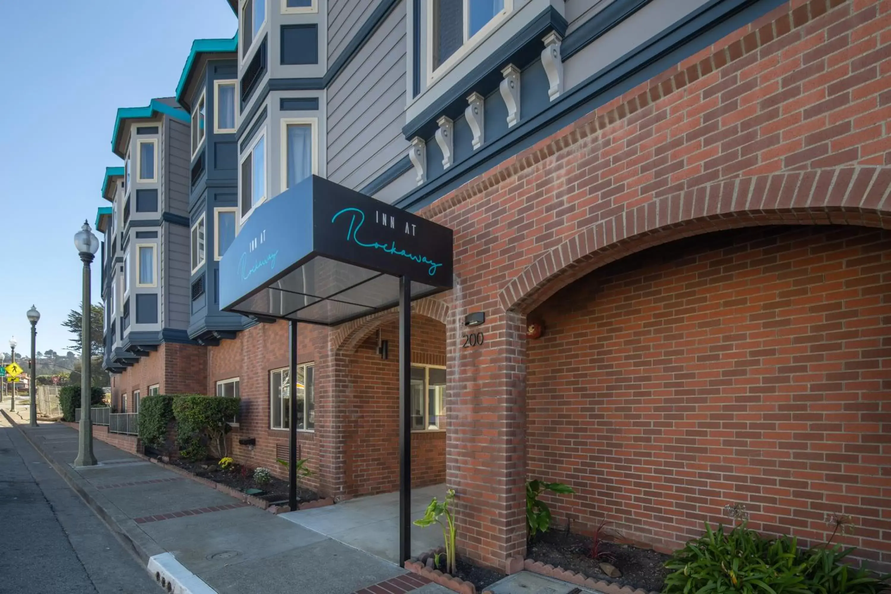 Property building in Inn at Rockaway San Francisco Pacifica Property building in Inn at Rockaway San Francisco Pacifica