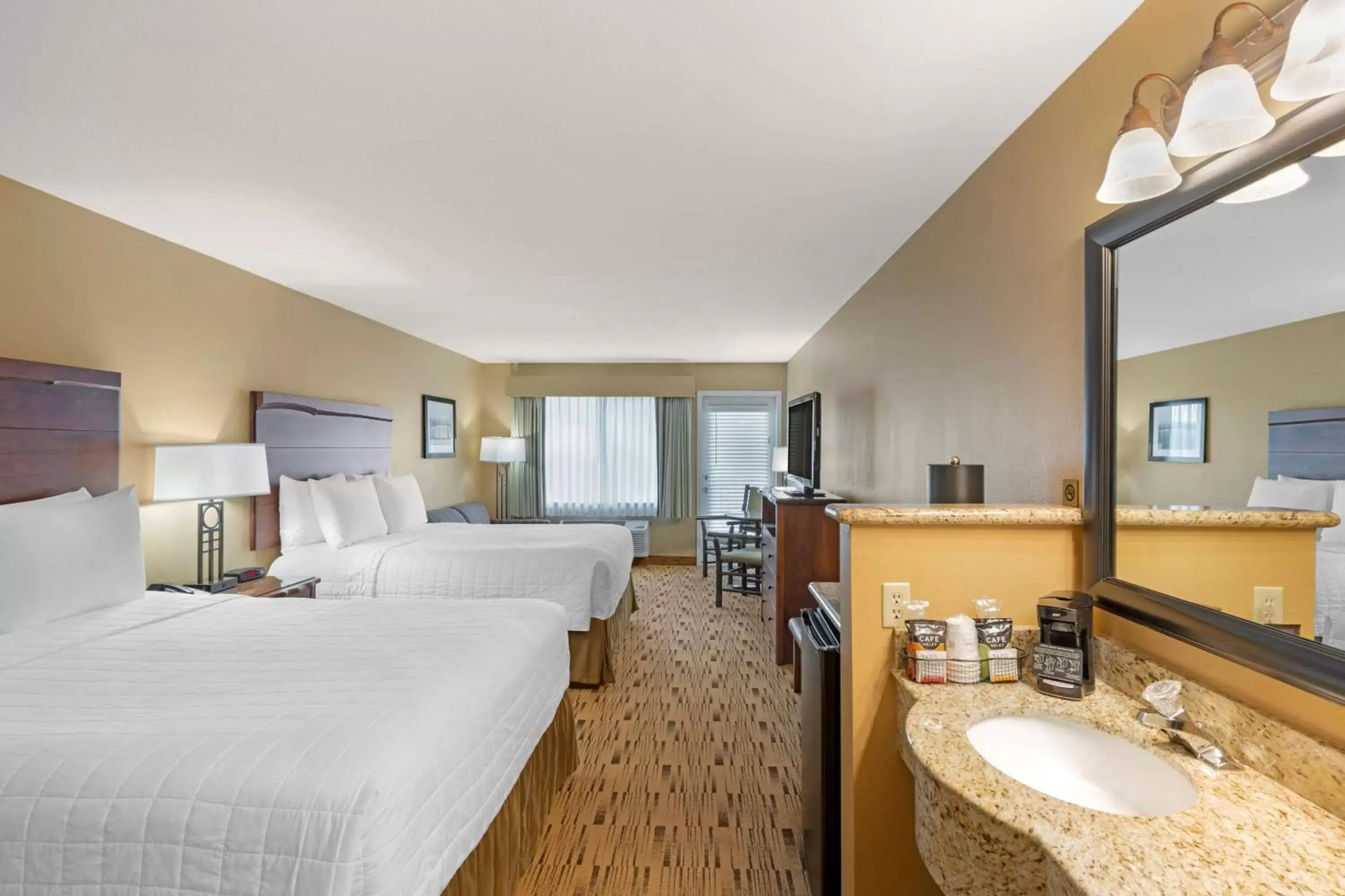 Bedroom in Best Western Plus Columbia River Inn
