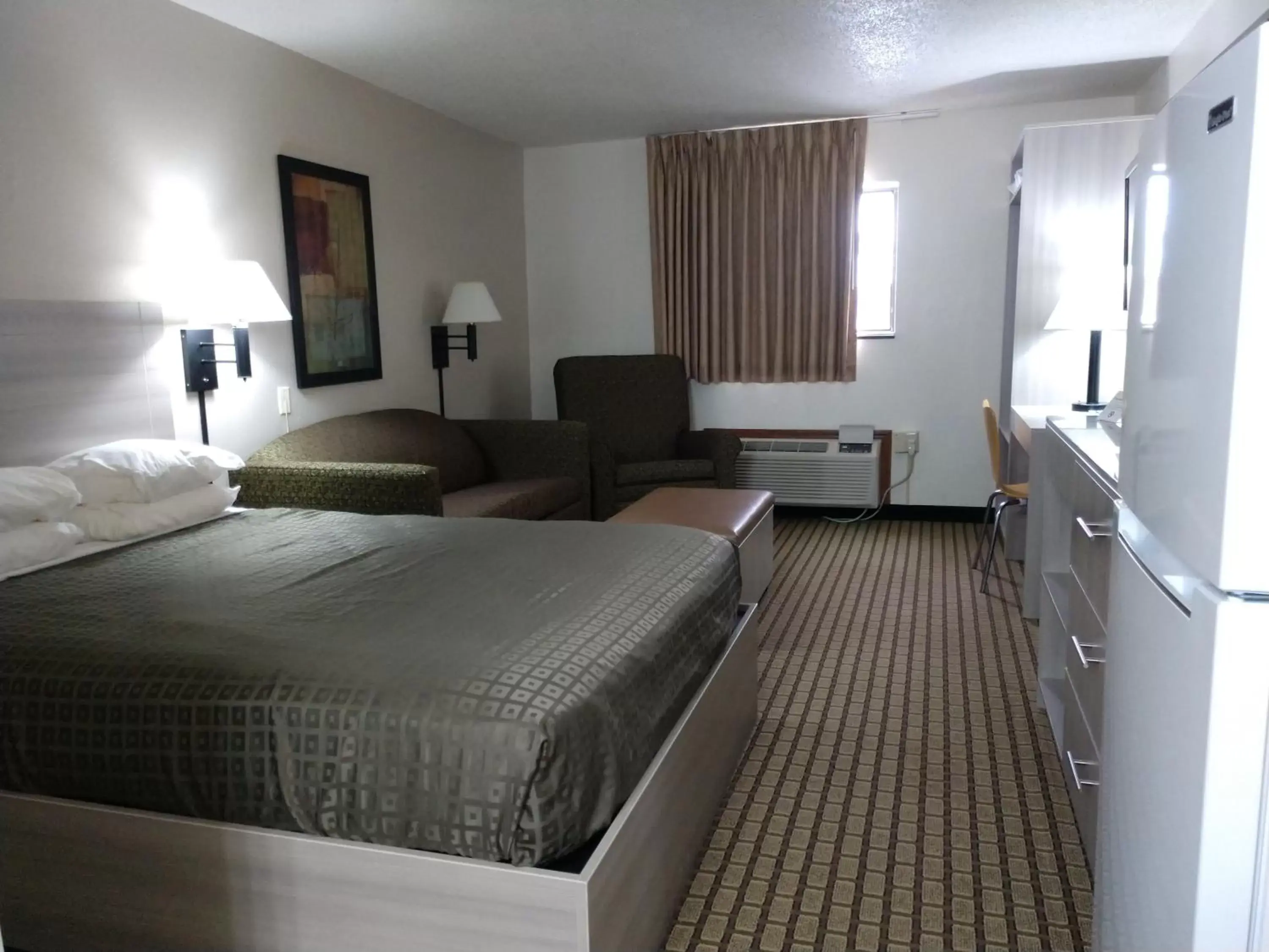 Bed in Bearcat Inn and Suites