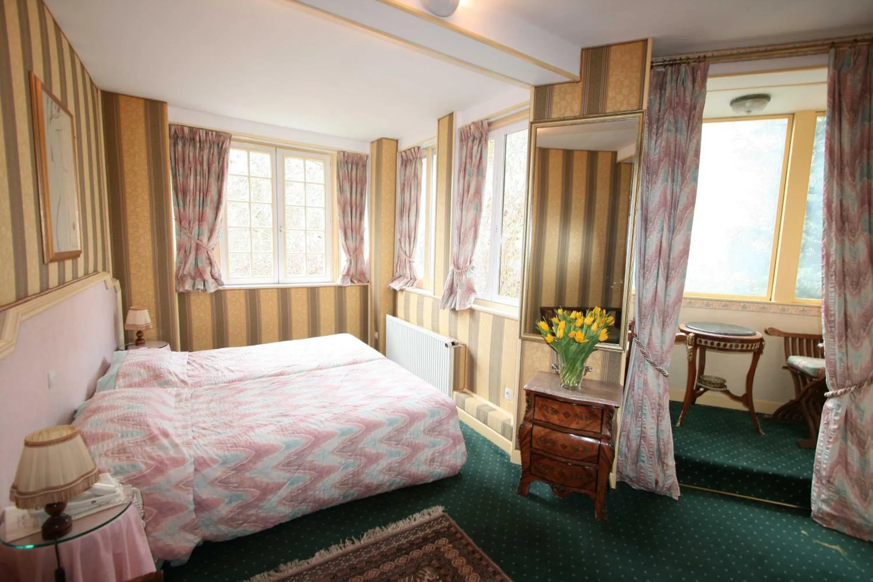 Bedroom, Bed in Belle Isle Sur Risle - Chateau Hotel & Spa Bedroom, Bed in Belle Isle Sur Risle - Chateau Hotel & Spa