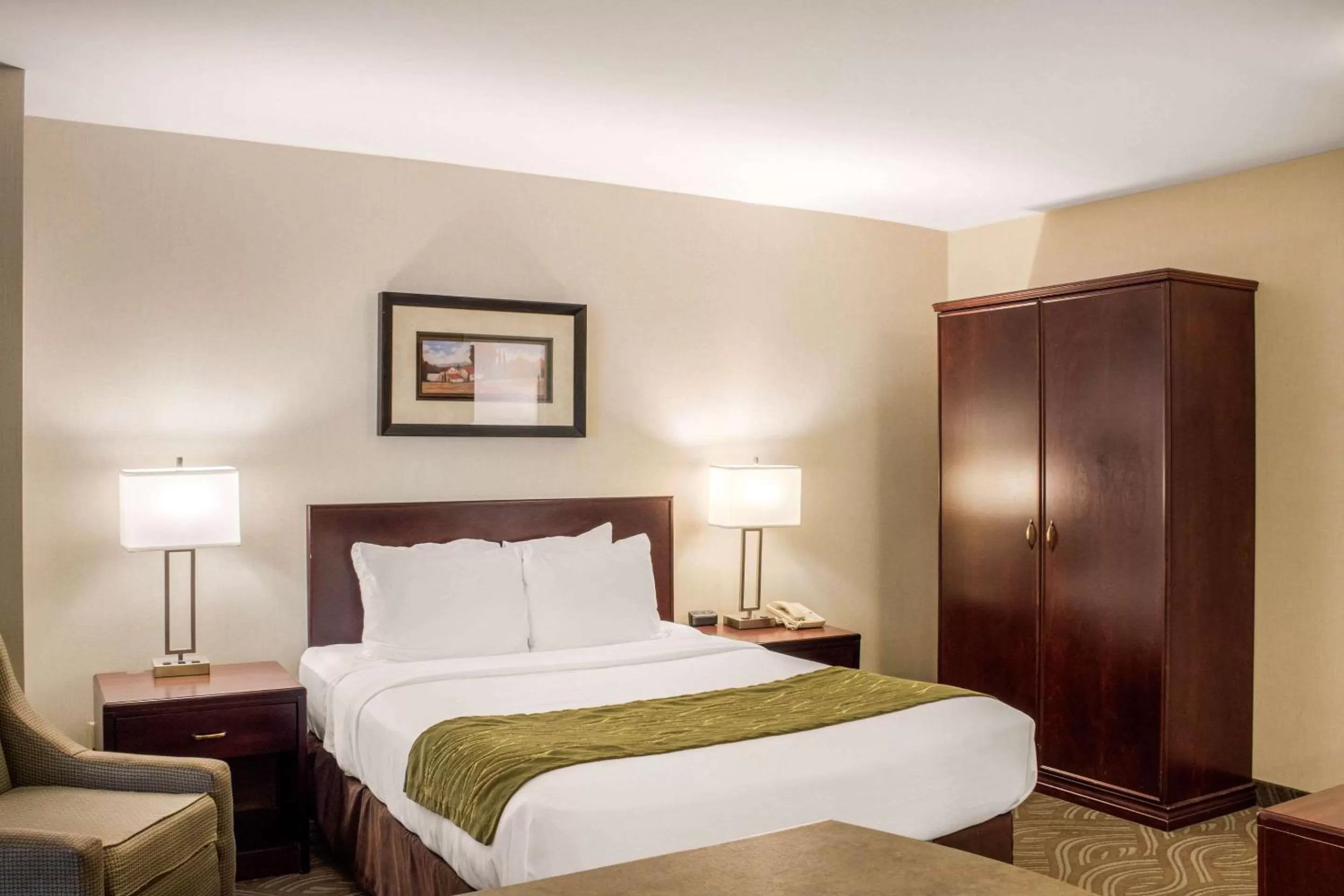 Standard King Room in Comfort Inn Halifax