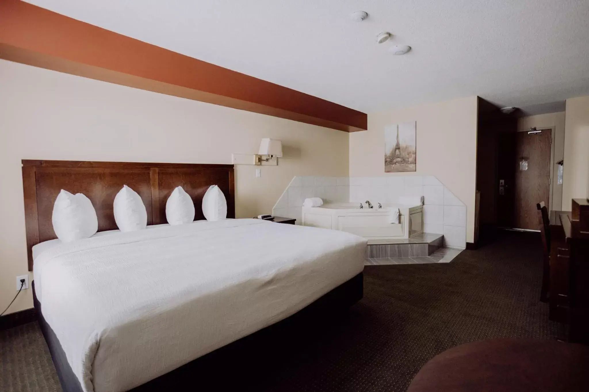 King Room with Lake View - single occupancy in La Place Rendez-Vous Hotel King Room with Lake View - single occupancy in La Place Rendez-Vous Hotel