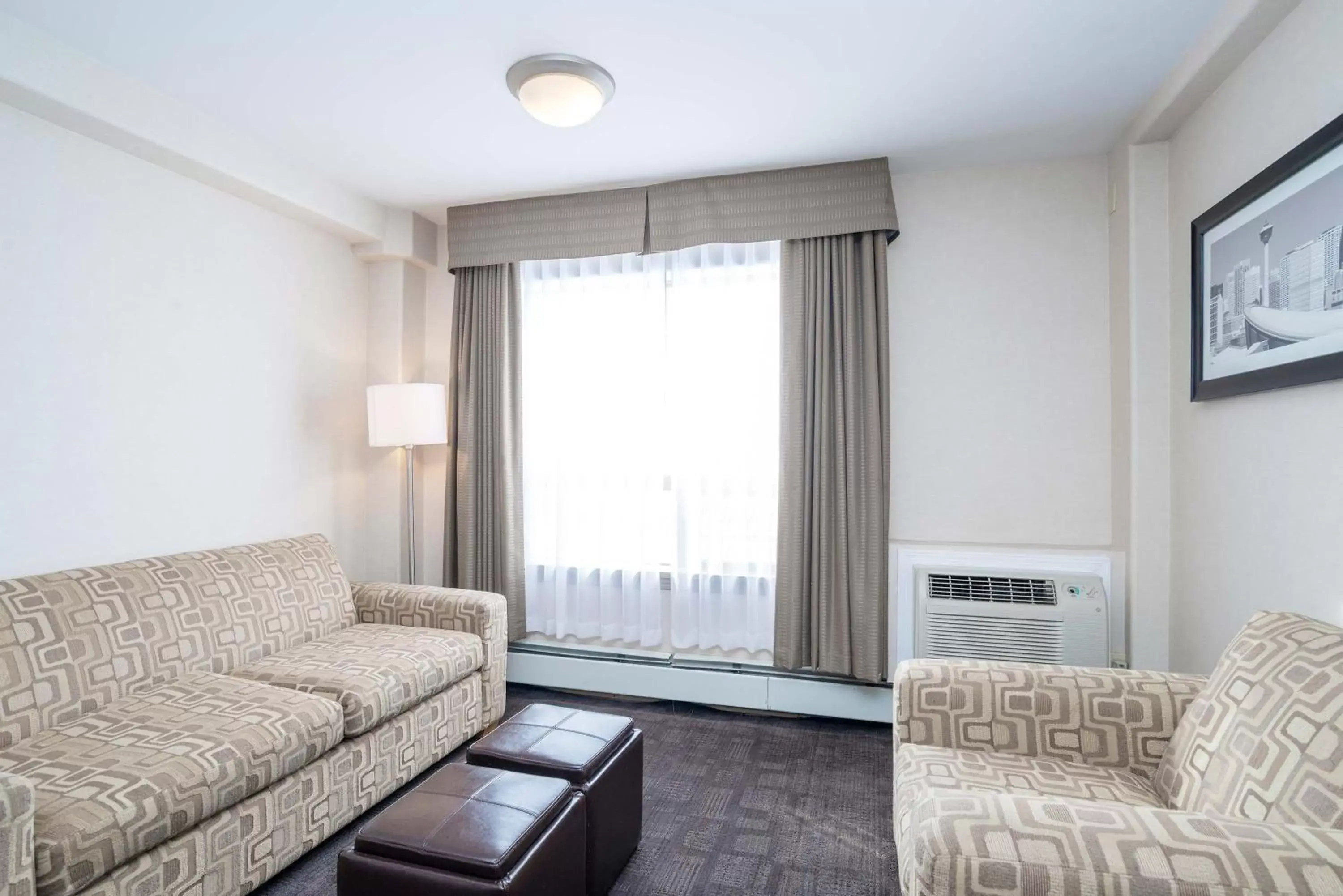 Photo of the whole room, Seating Area in Sandman Hotel & Suites Calgary West