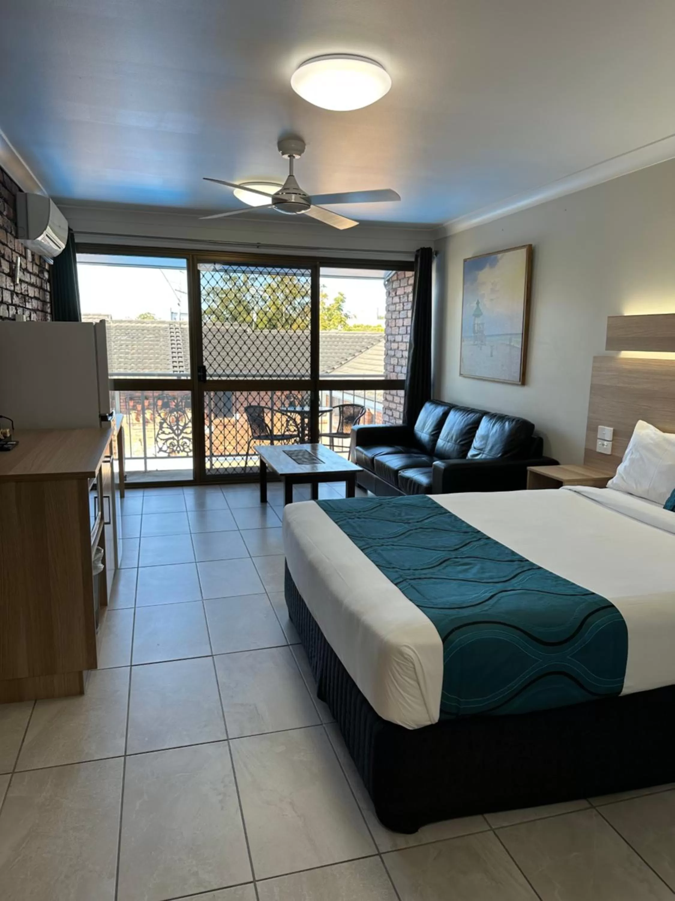 Photo of the whole room, Bed in Logan City Motor Inn
