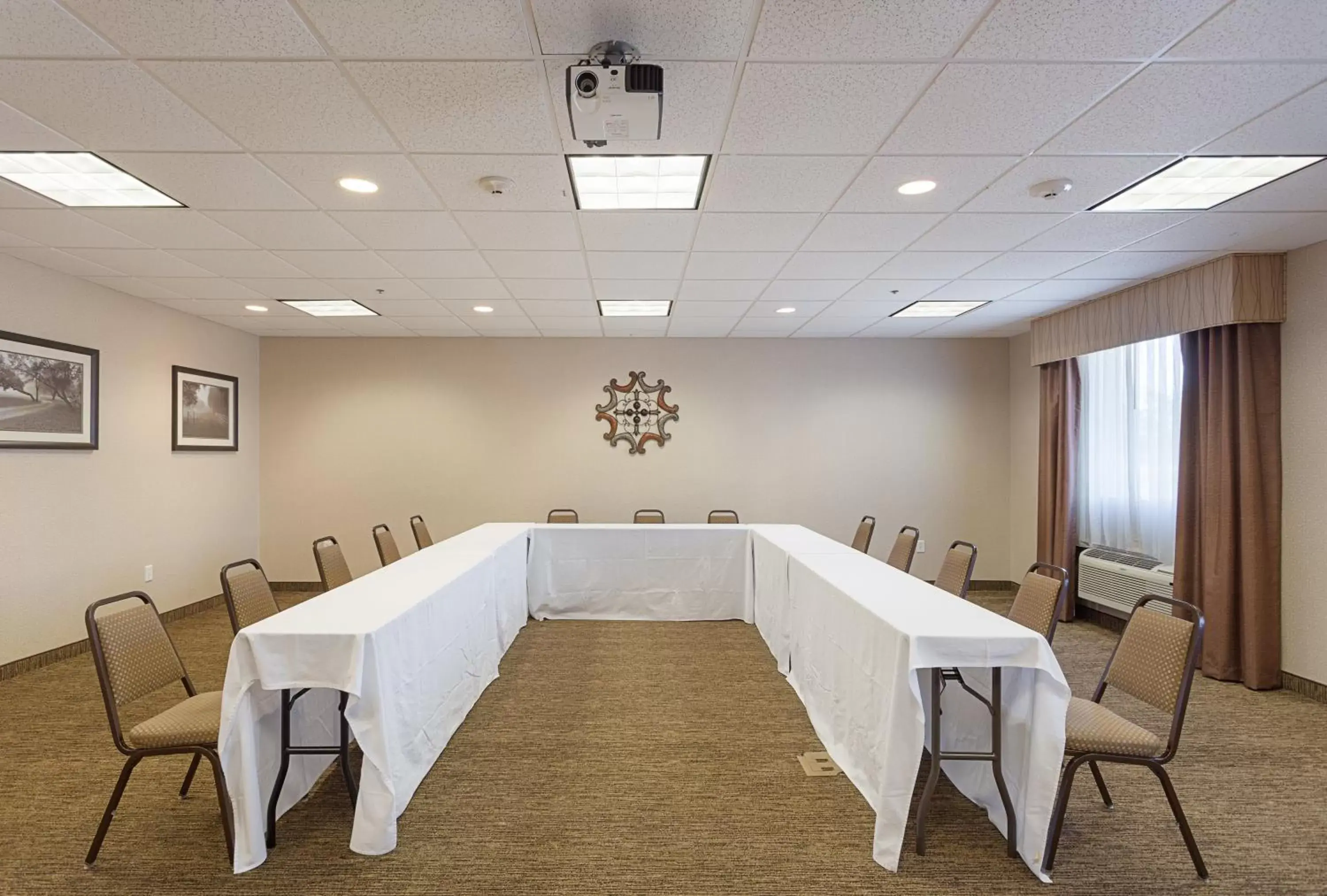 Meeting/conference room in Holiday Inn Express Hotel & Suites Byram, an IHG Hotel
