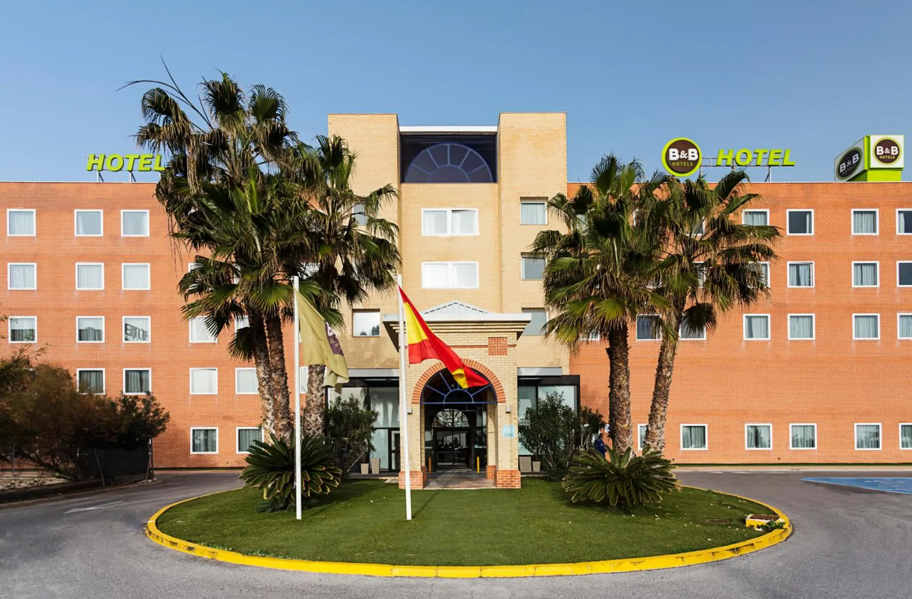 Property building in B&B Hotel Alicante