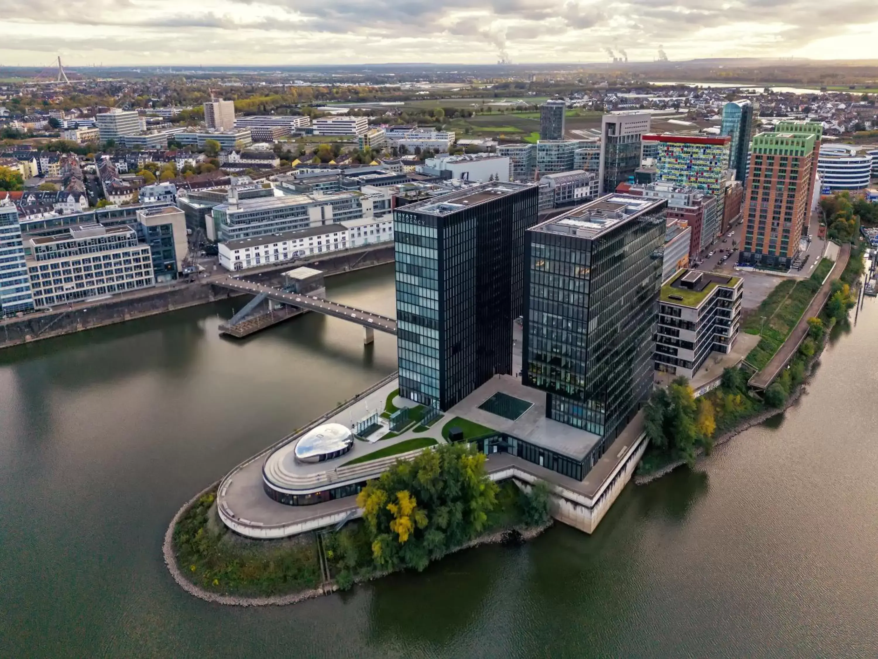 Property building, Bird's-eye View in Hyatt Regency Dusseldorf