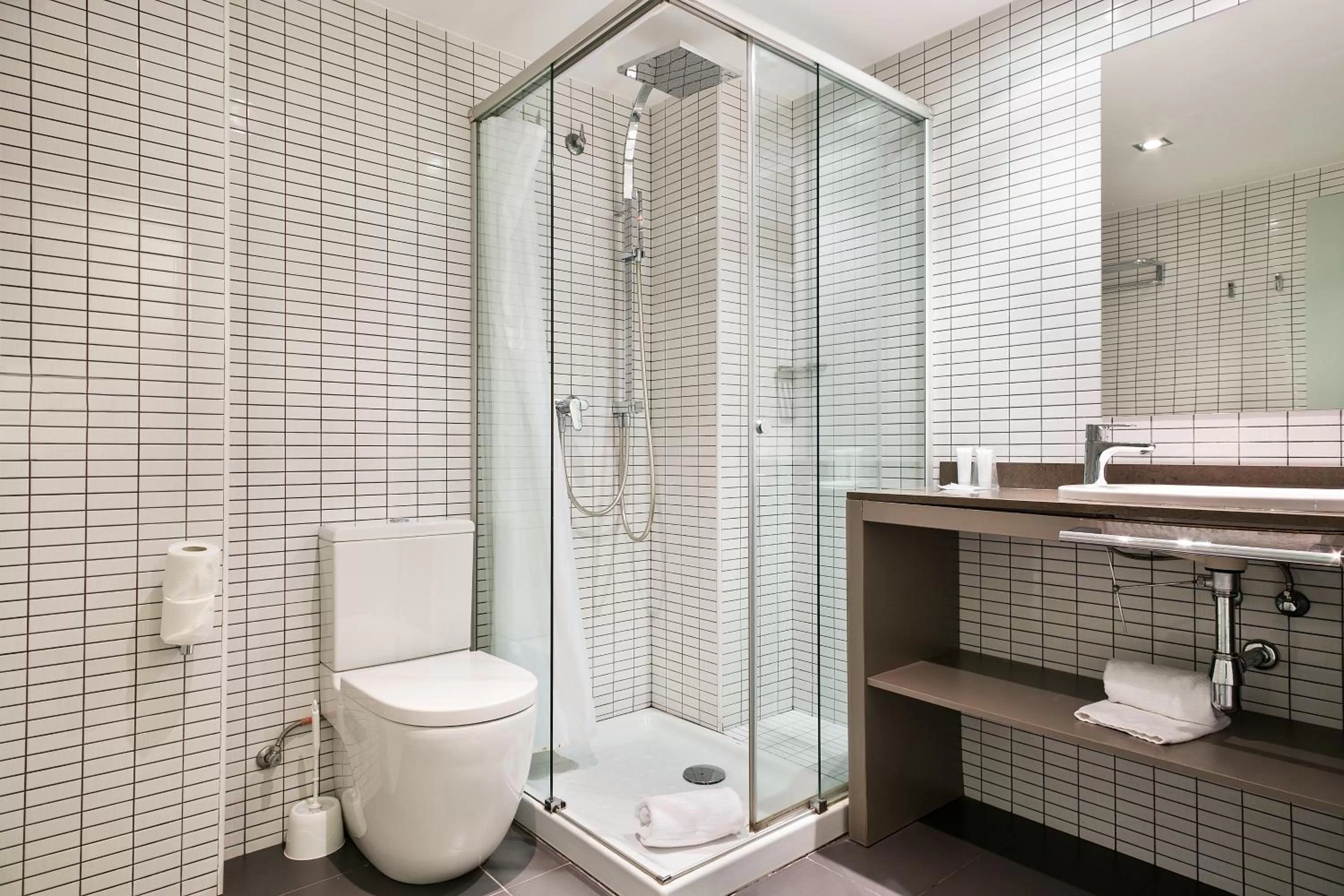 Bathroom in Hotel Acta Laumon