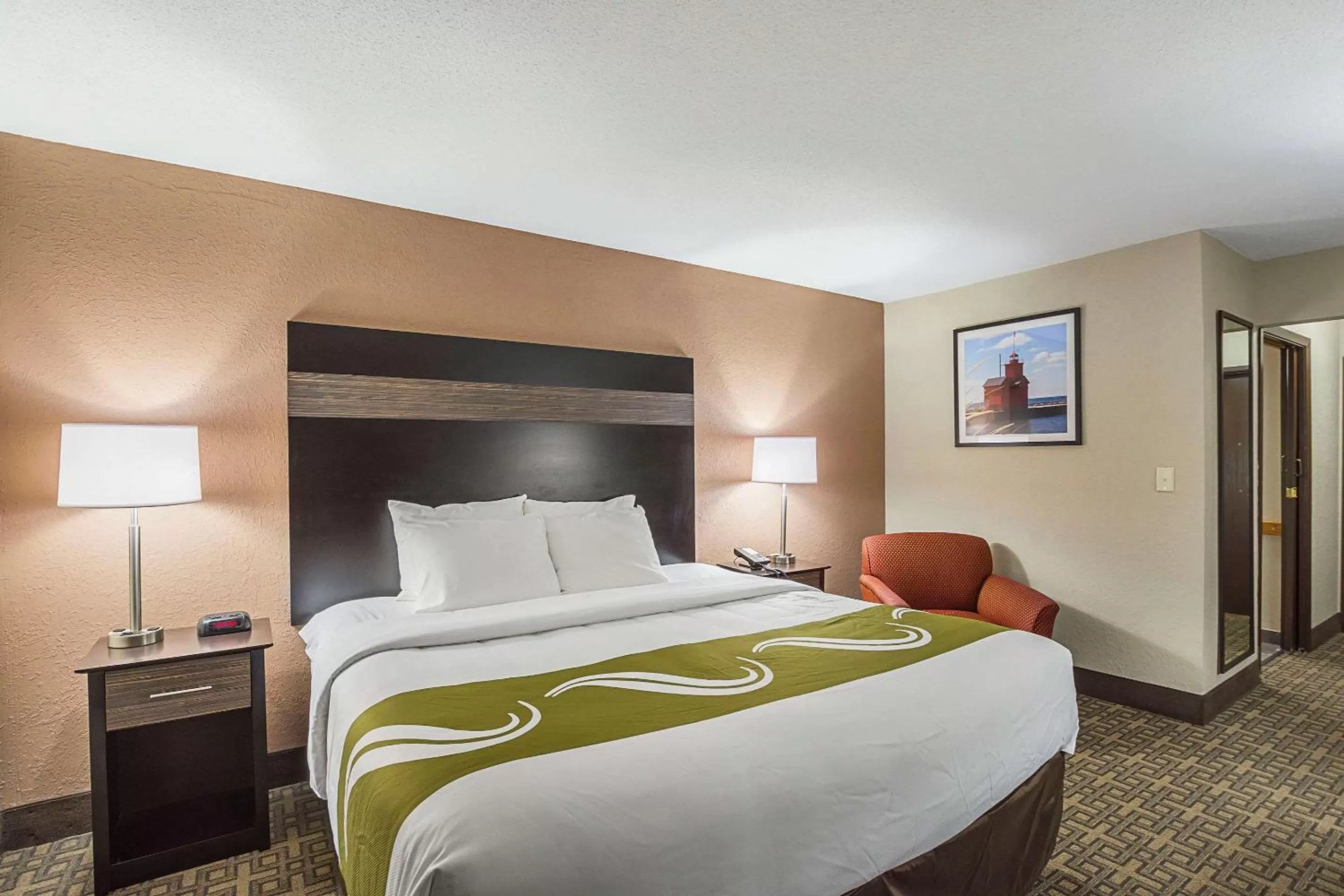 Photo of the whole room, Bed in Quality Inn & Suites Holland