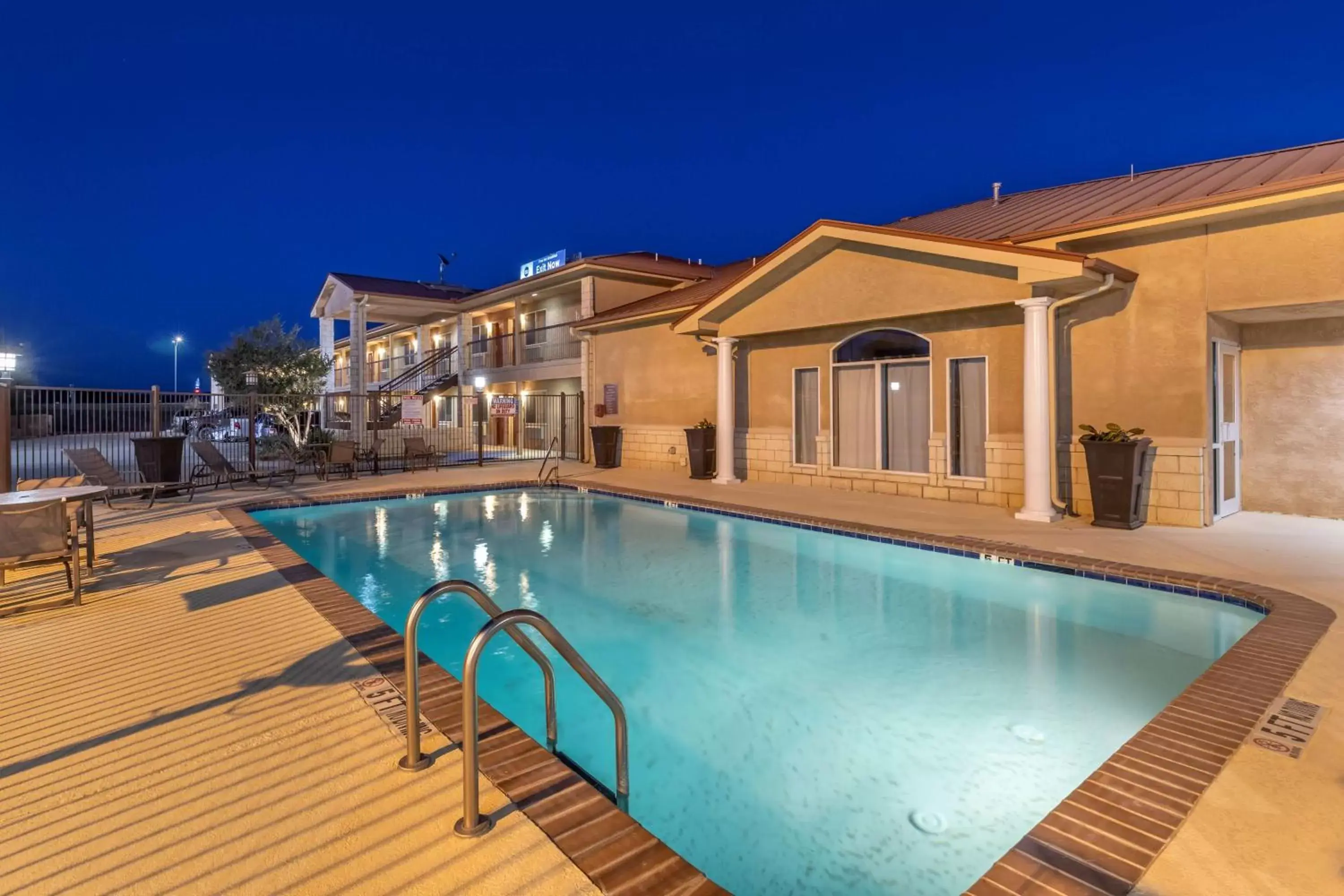 Pool view in Best Western Dos Rios Pool view in Best Western Dos Rios