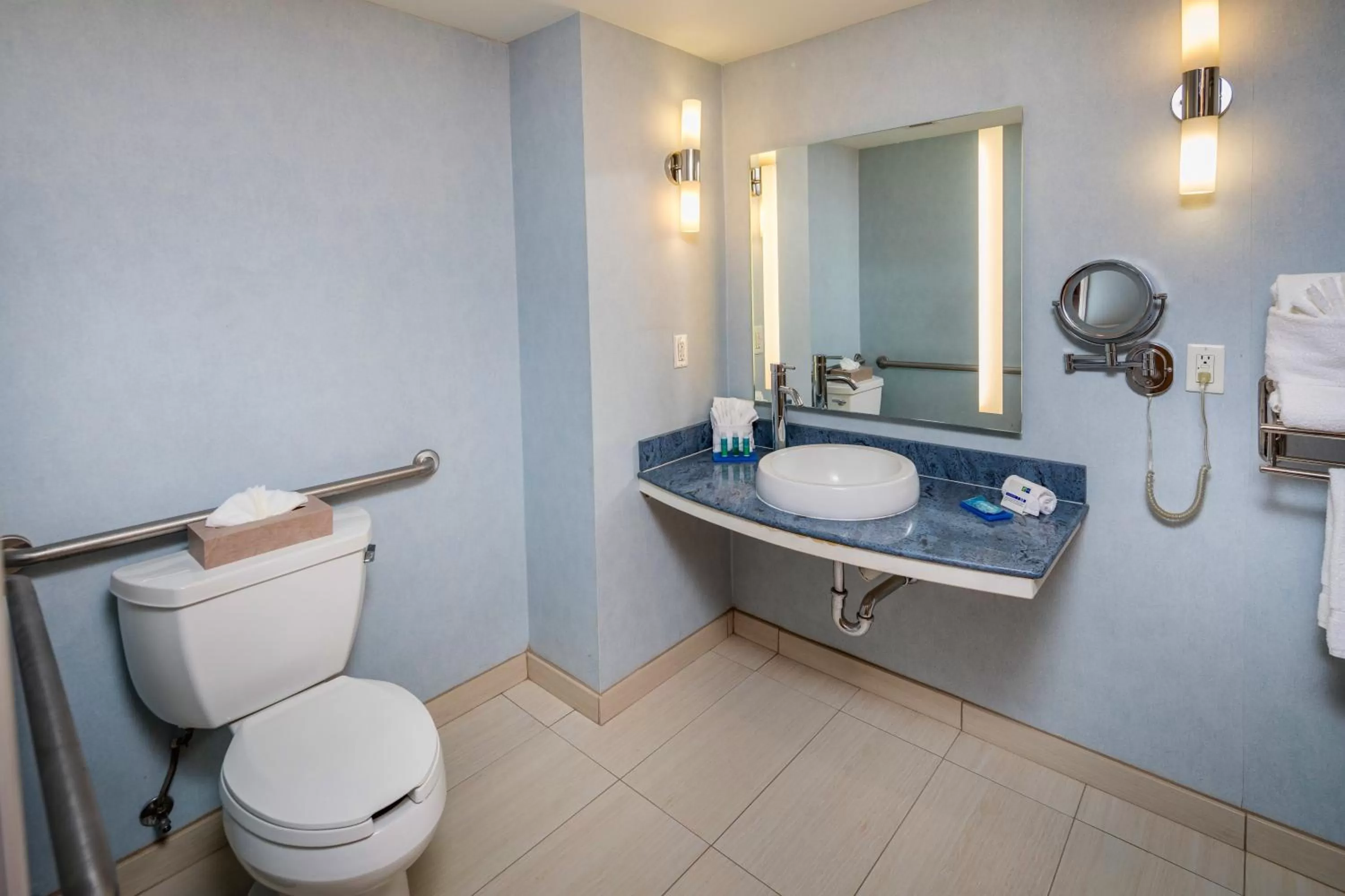Bathroom in Holiday Inn Express Hotel & Suites Modesto-Salida by IHG