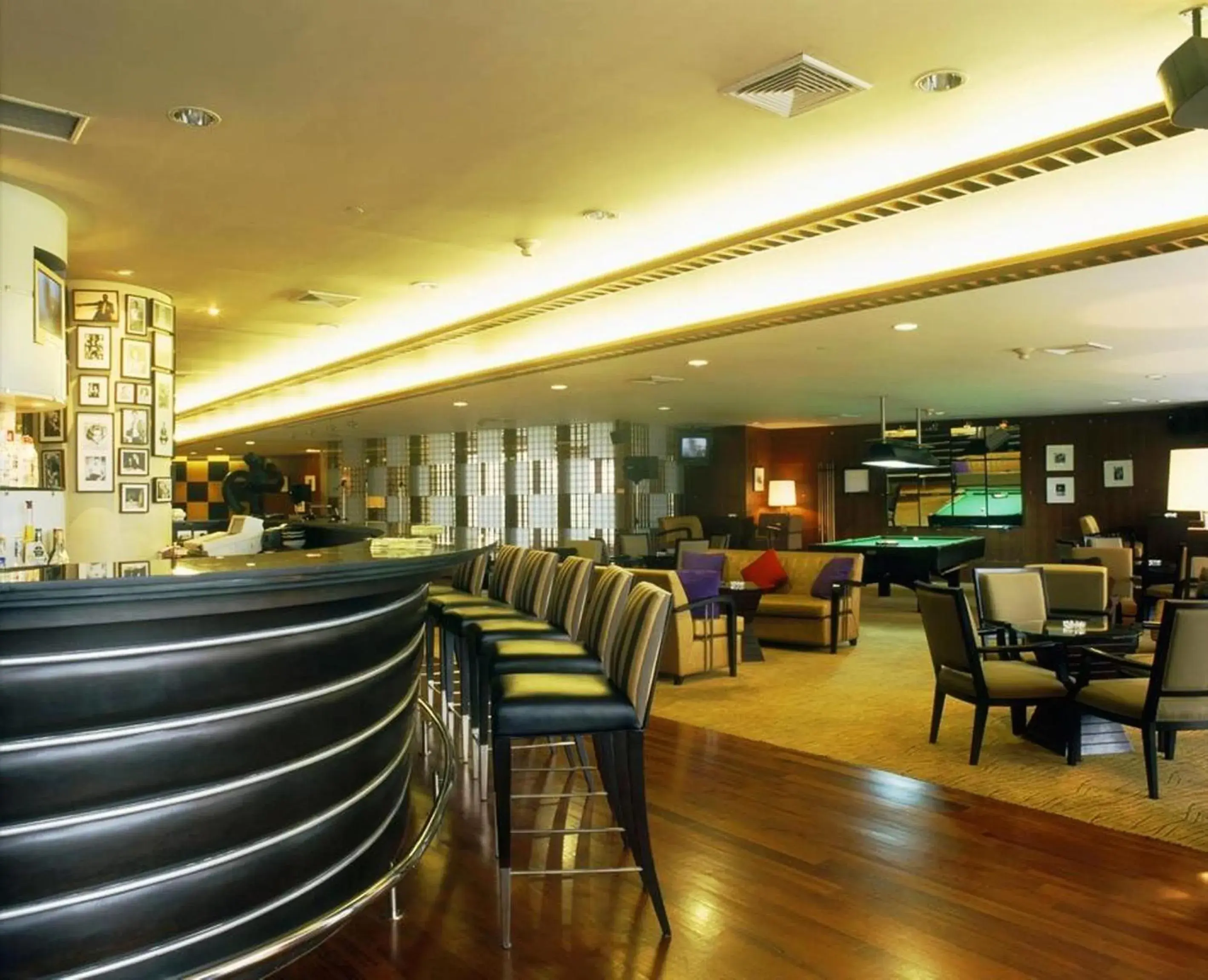 Lounge or bar, Restaurant/Places to Eat in Century Park Hotel - SHA Extra Plus
