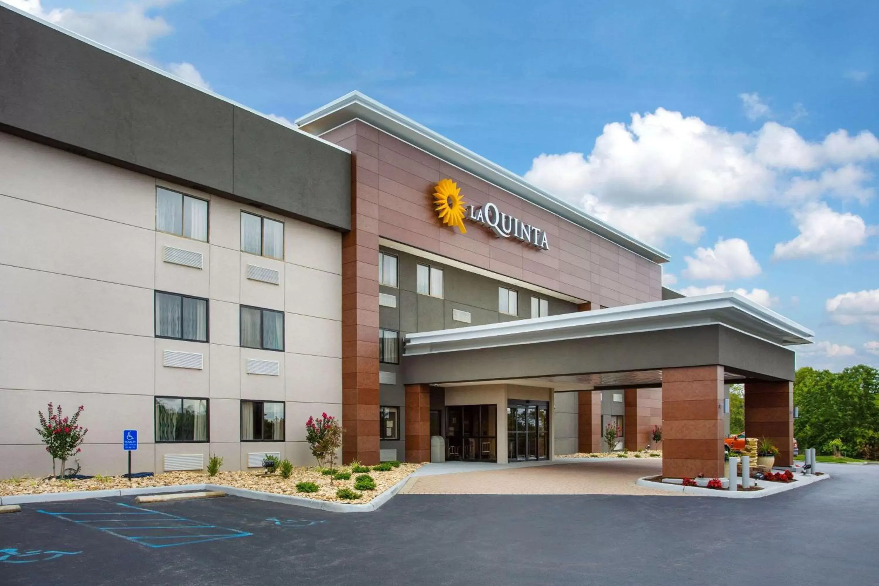 Property building in La Quinta Inn by Wyndham Roanoke Salem