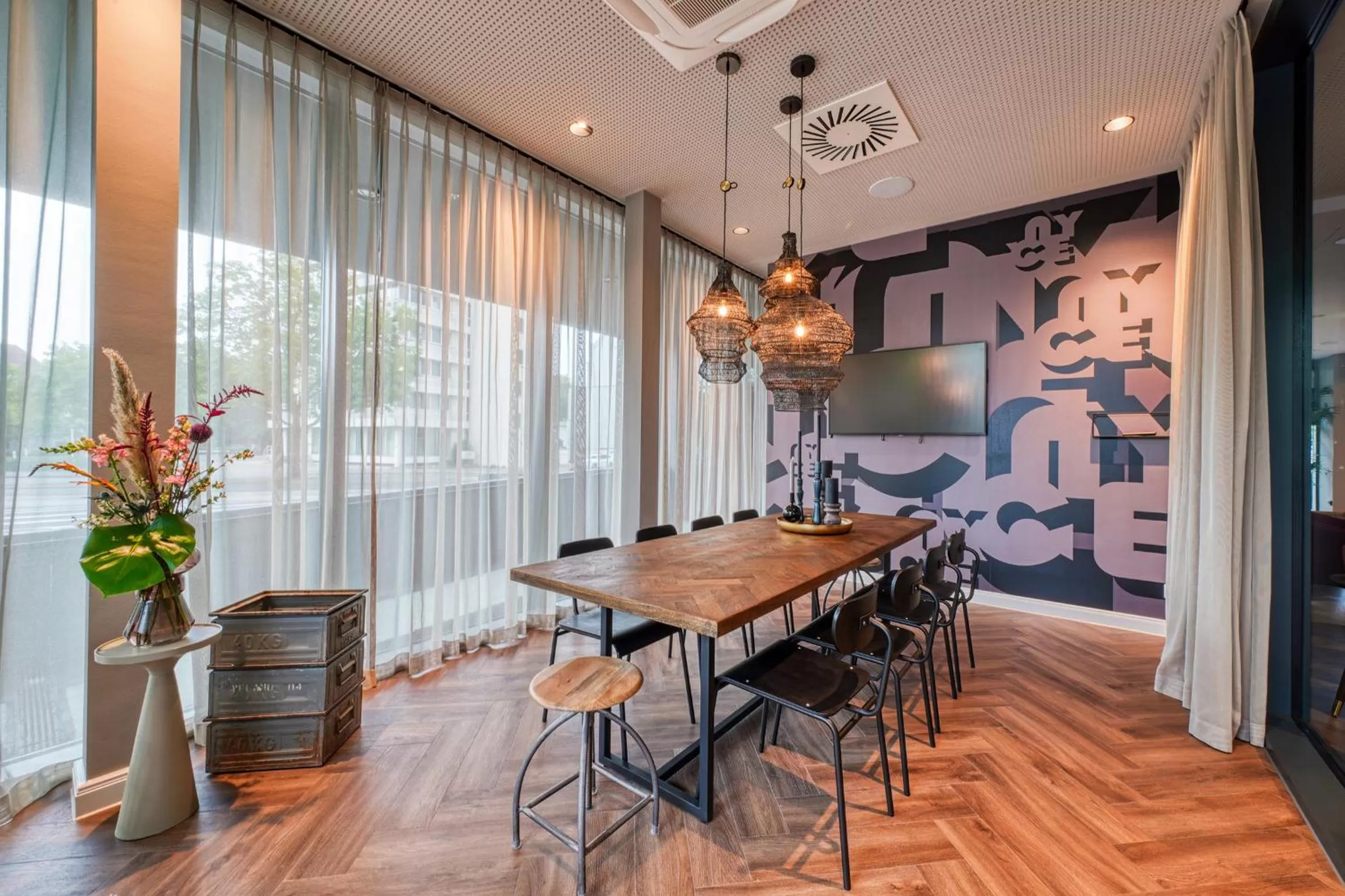 Area and facilities in NYCE Hotel Hannover