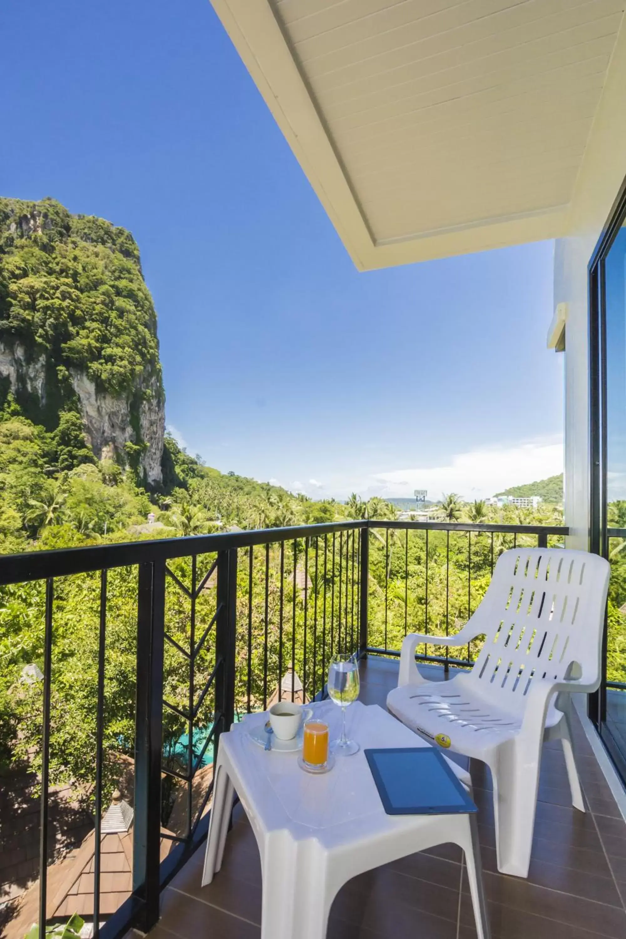 Mountain view, Restaurant/Places to Eat in Andaman Pearl Resort