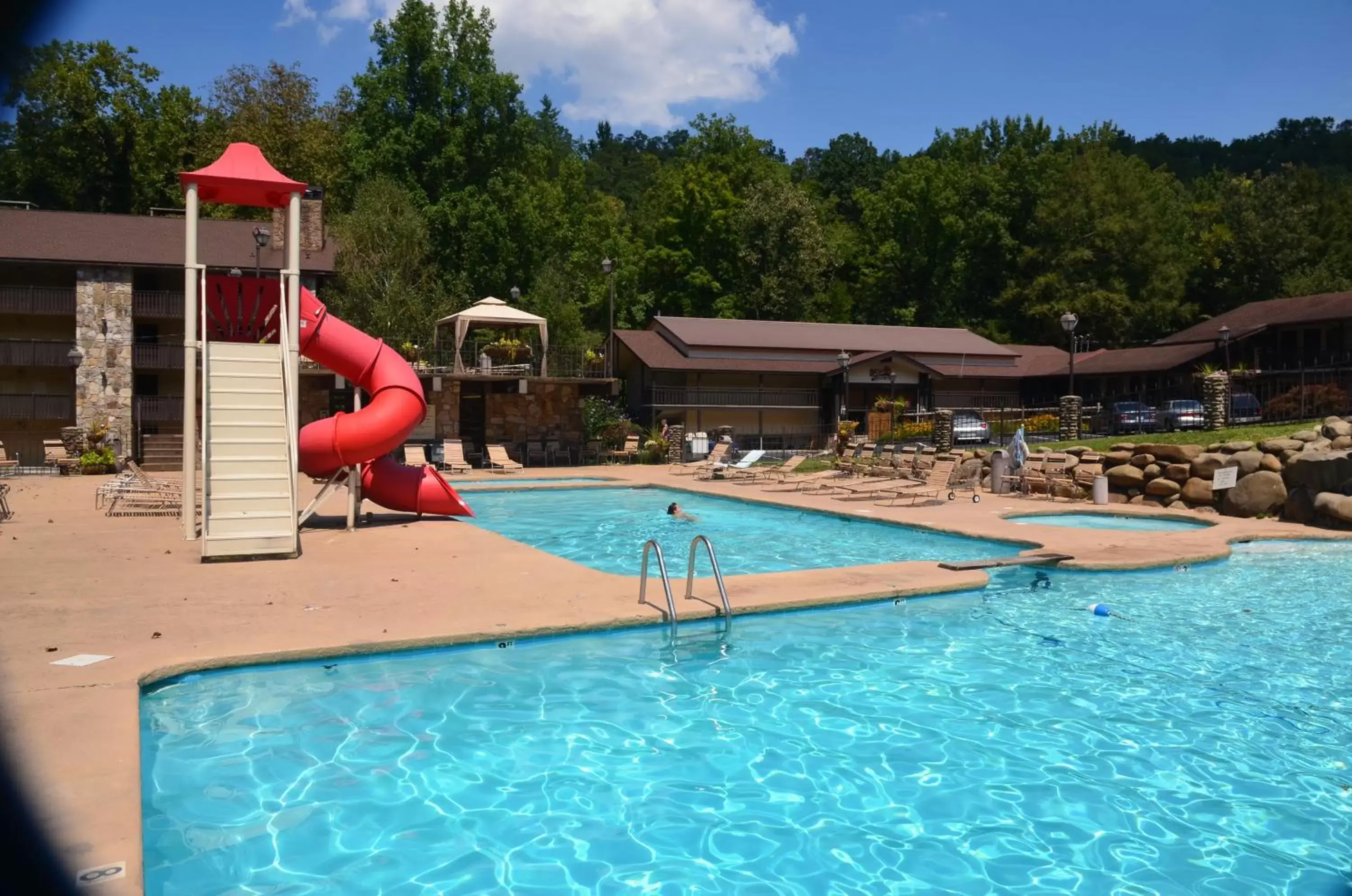 Swimming Pool in Brookside Lodge