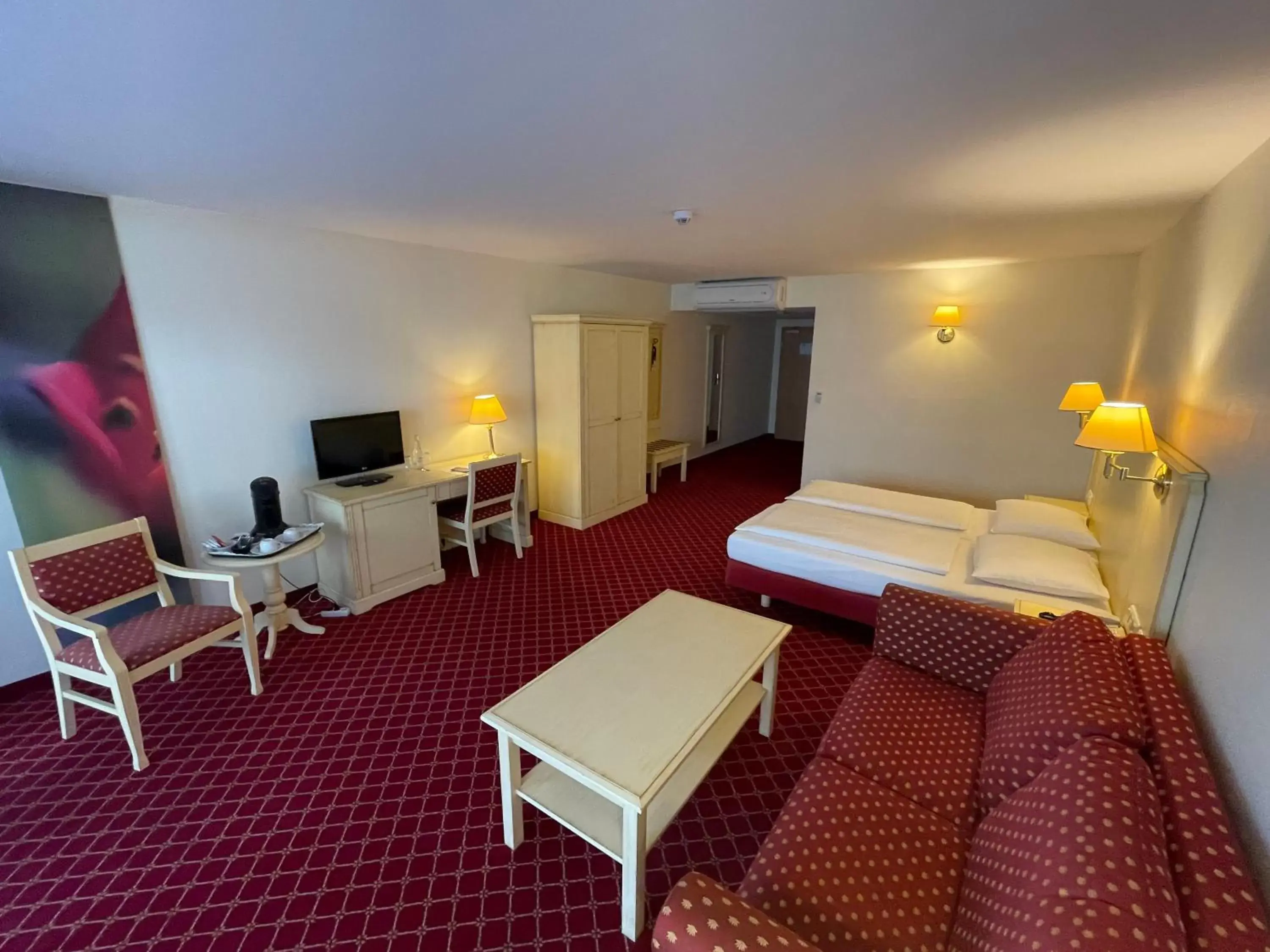 Bed, Seating Area in Hotel Chateau Kurfürstendamm