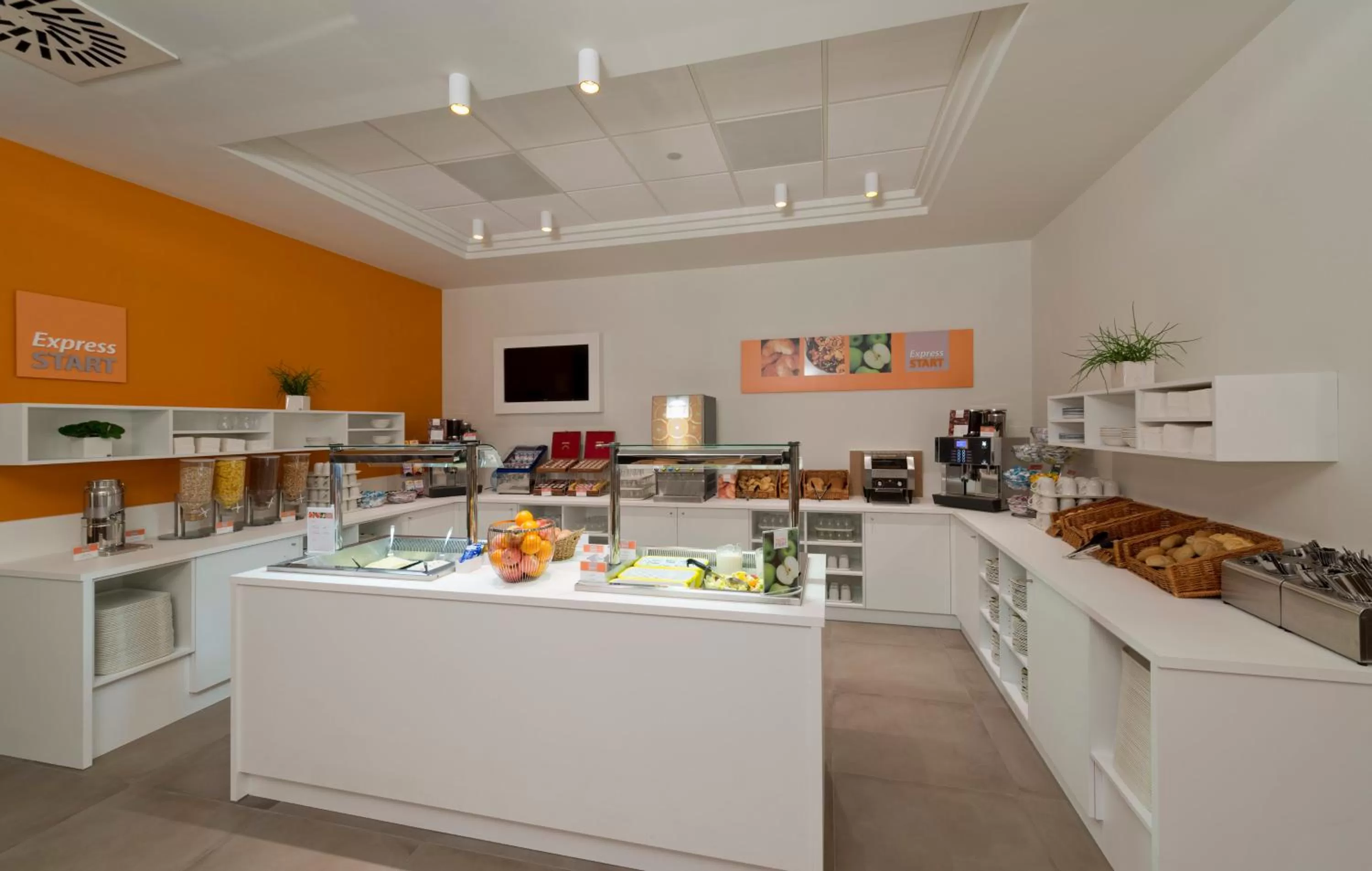 Restaurant/places to eat in Holiday Inn Express Antwerpen City North by IHG