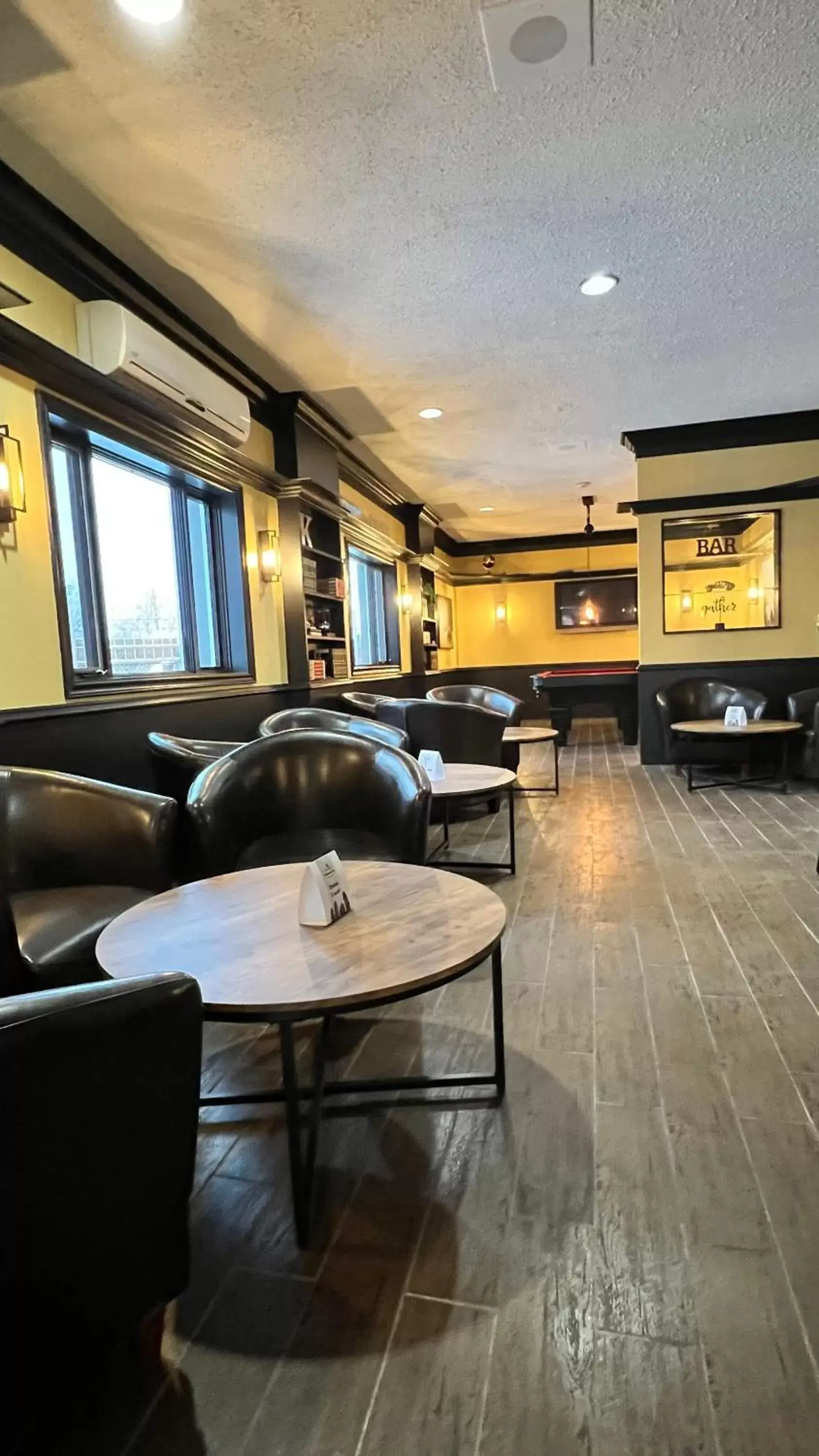 Lounge or bar in Super 8 by Wyndham Kirkland Lake Lounge or bar in Super 8 by Wyndham Kirkland Lake