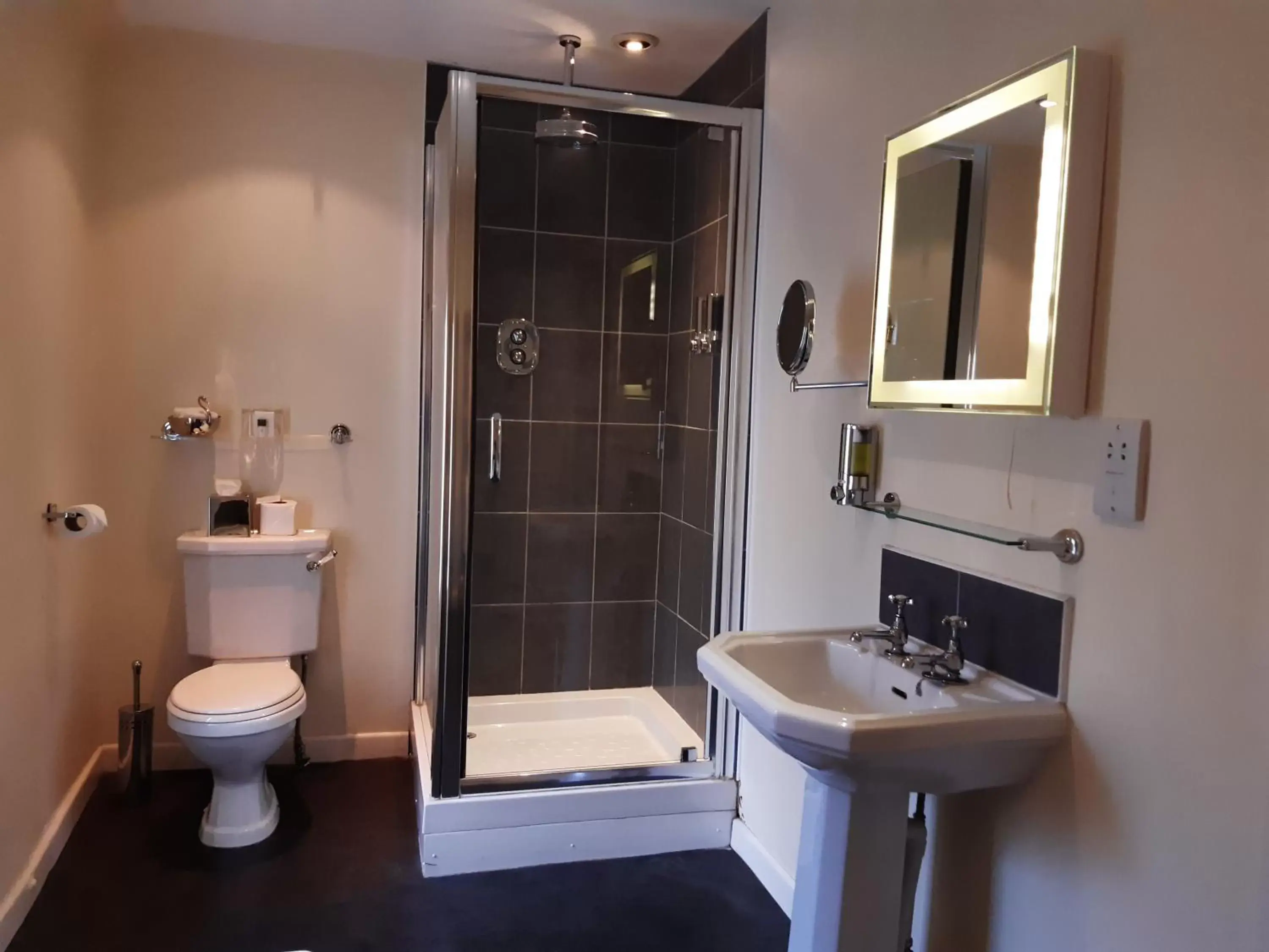 Bathroom in The Swan Hotel, Wells, Somerset