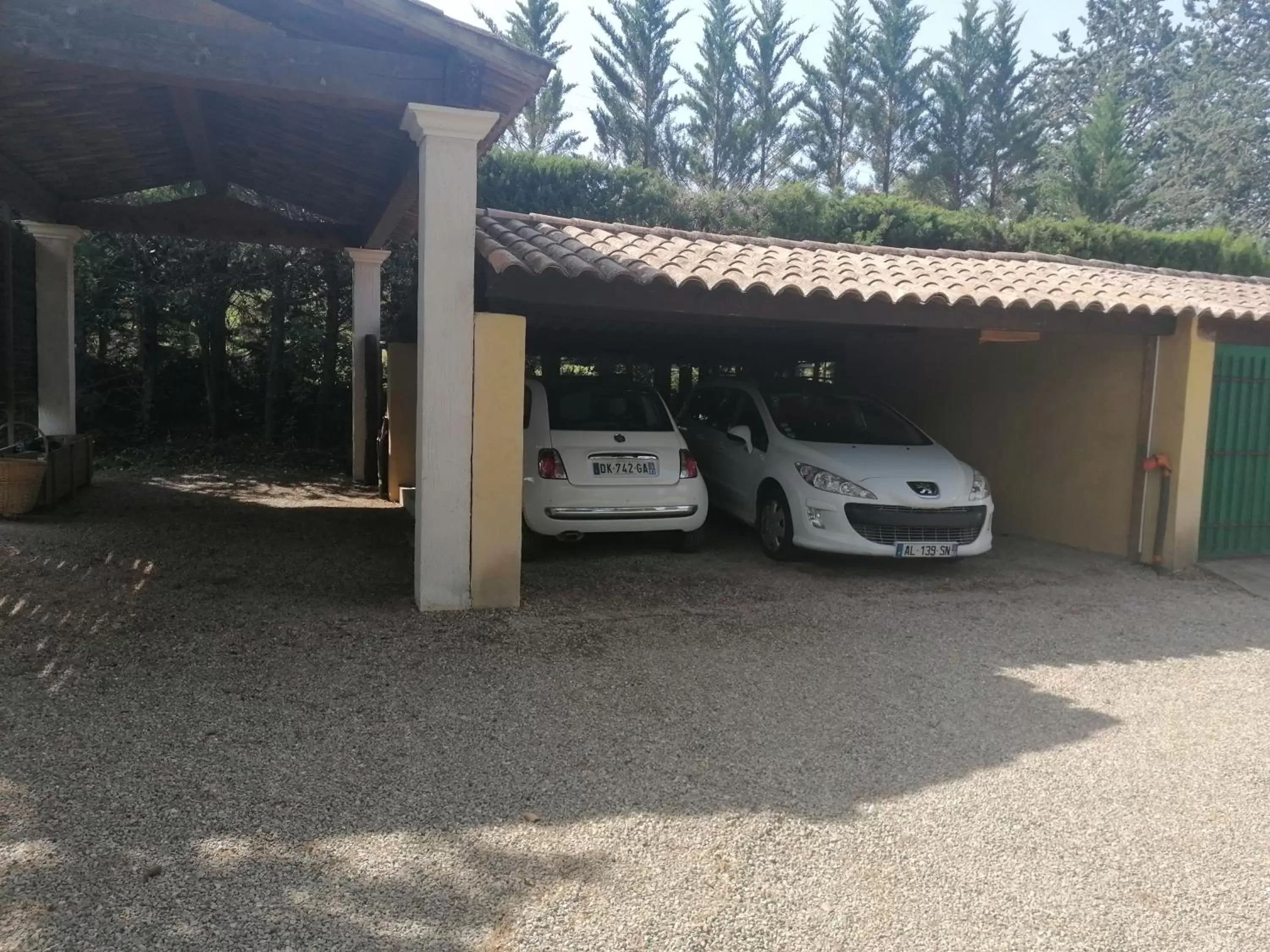 Parking, Property Building in Hôtes'Antic Provence