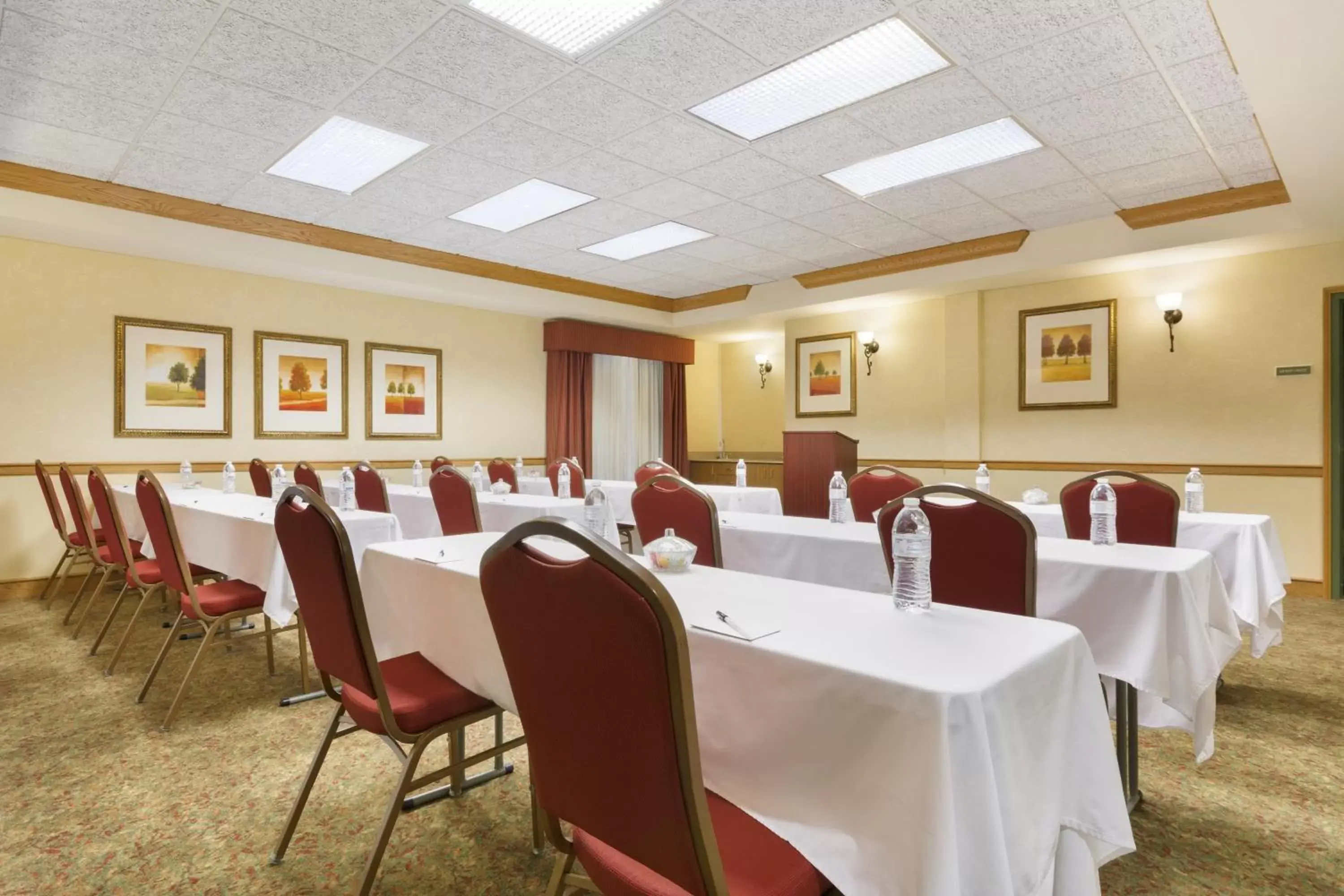 Meeting/conference room in Country Inn & Suites by Radisson, Covington, LA
