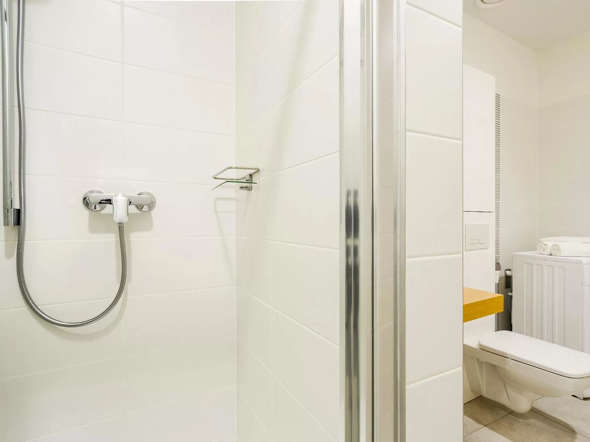 Shower in Riverside Aparthotel Cracow