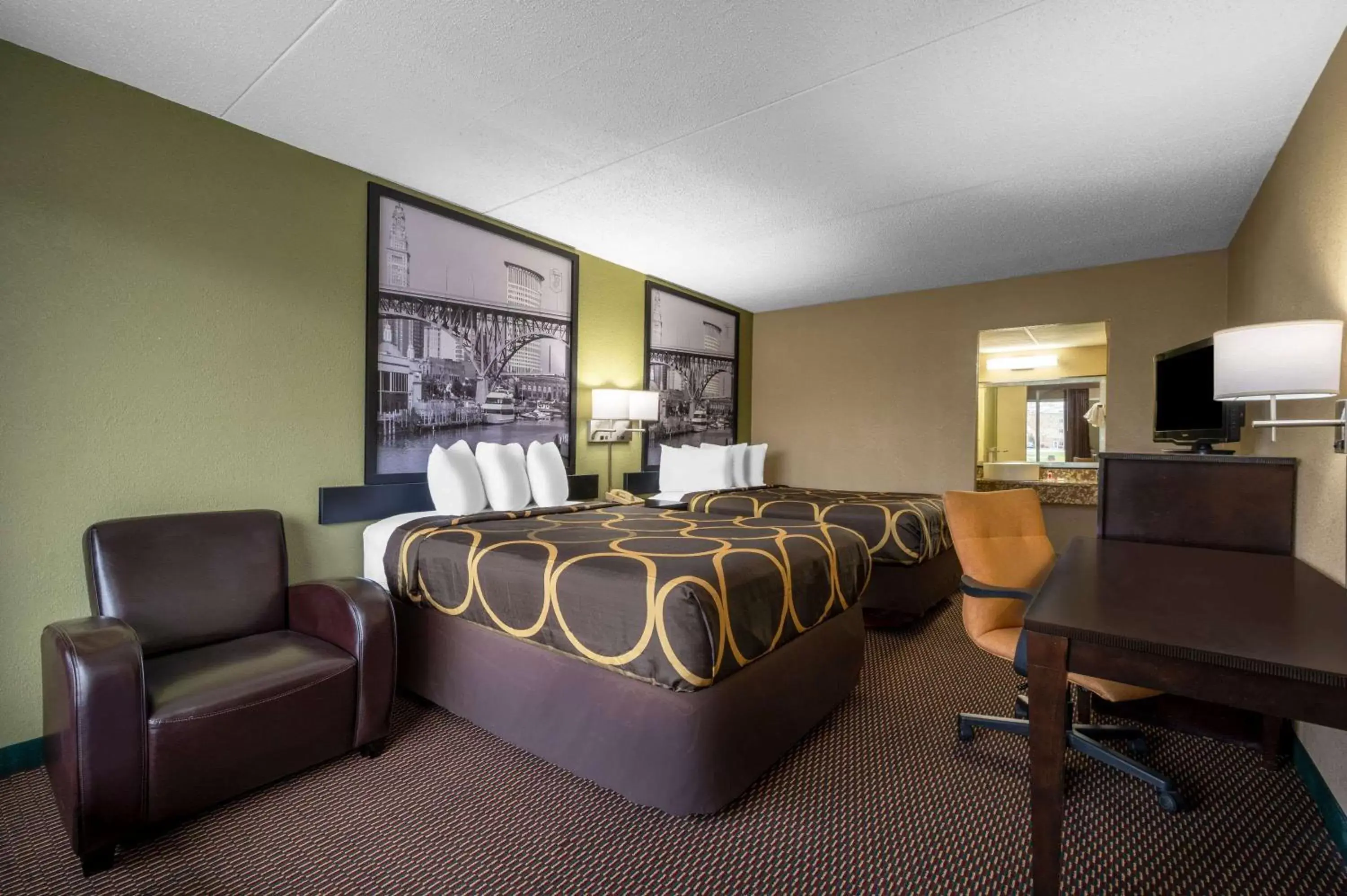 Photo of the whole room in Super 8 by Wyndham Perrysburg-Toledo