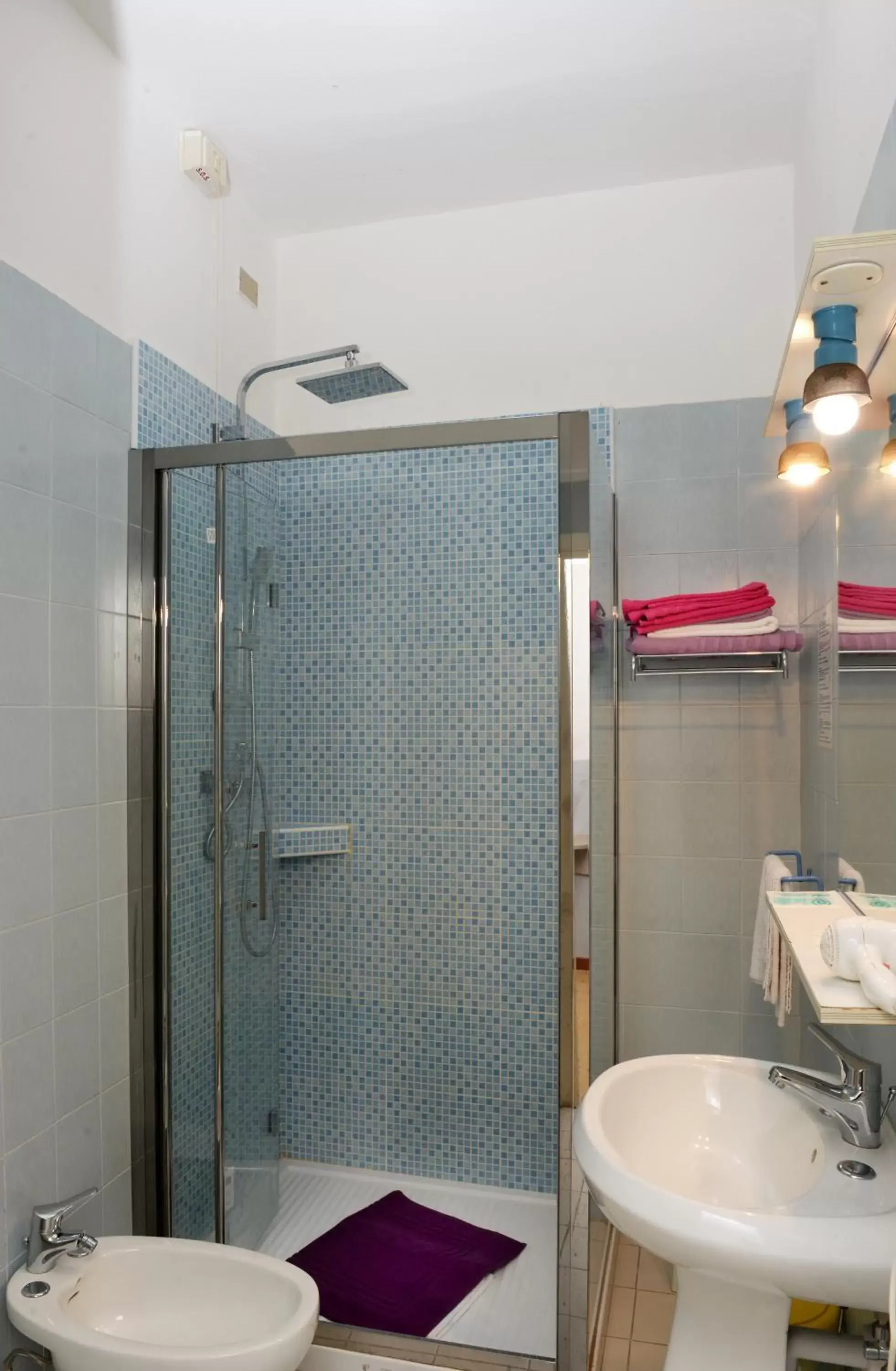 Shower, Bathroom in Hotel Puntabella