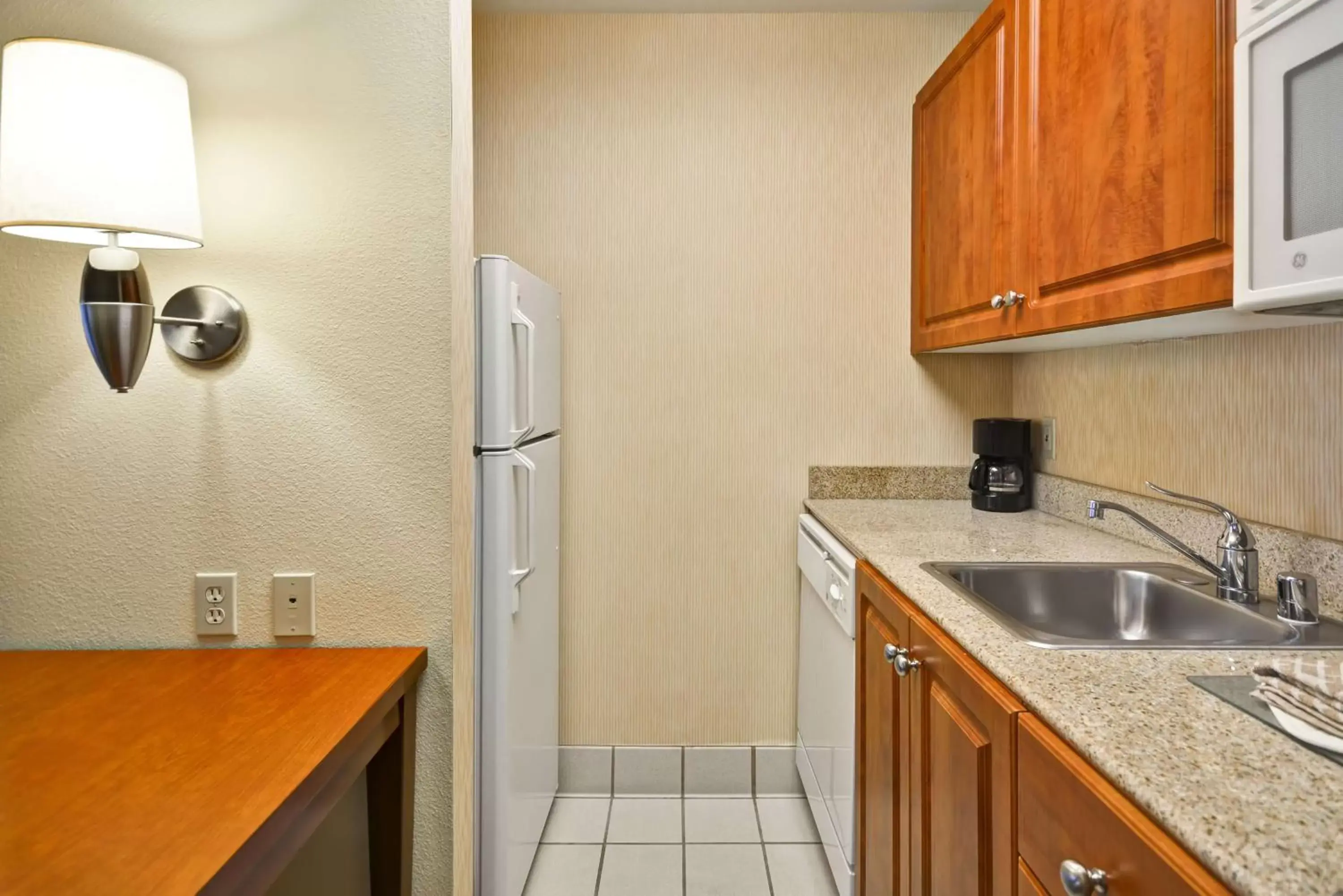 Kitchen or kitchenette, Kitchen/Kitchenette in Homewood Suites by Hilton Newark-Wilmington South Area