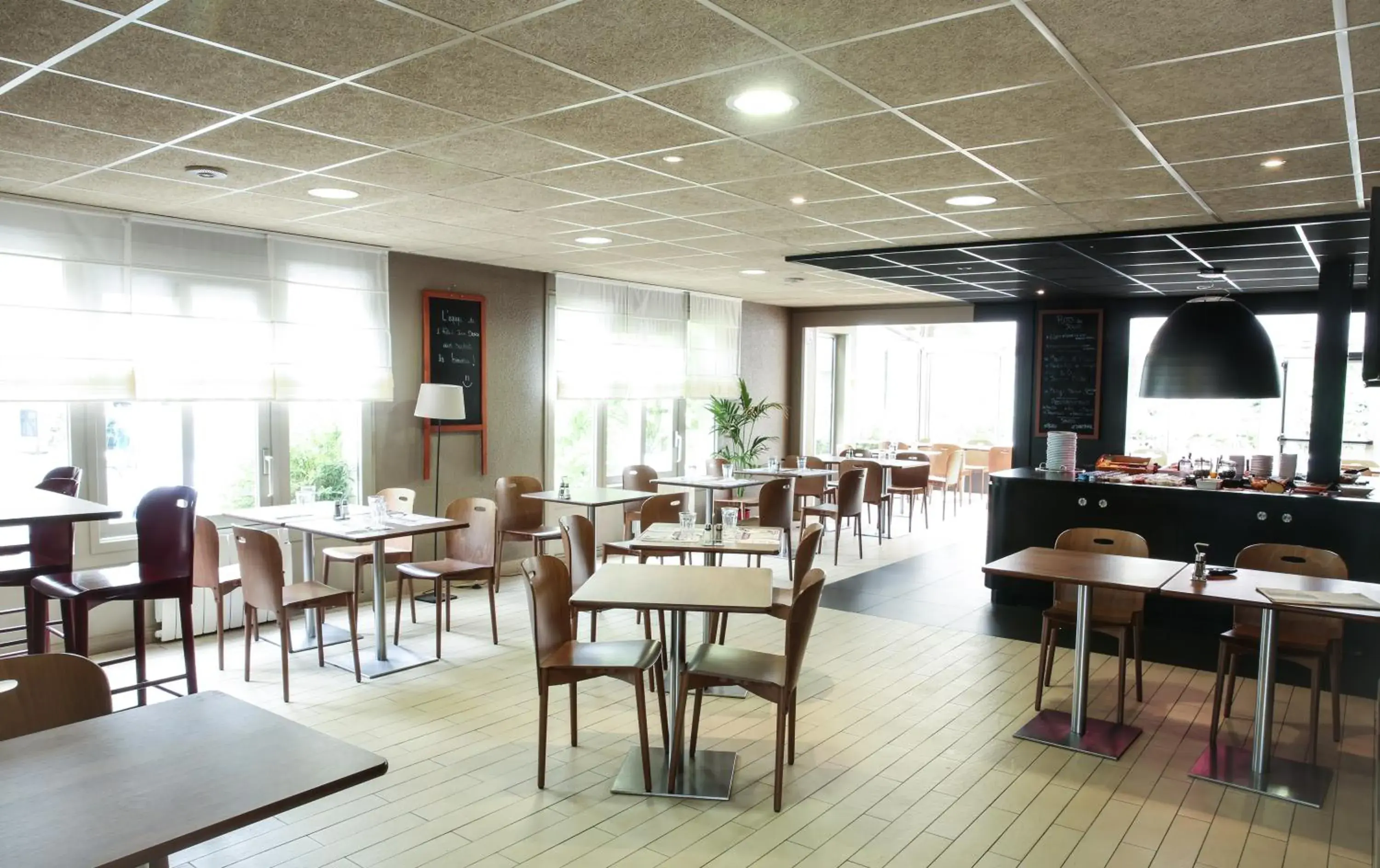 Restaurant/Places to Eat in Hôtel Inn Design Resto Novo Nantes Sainte Luce