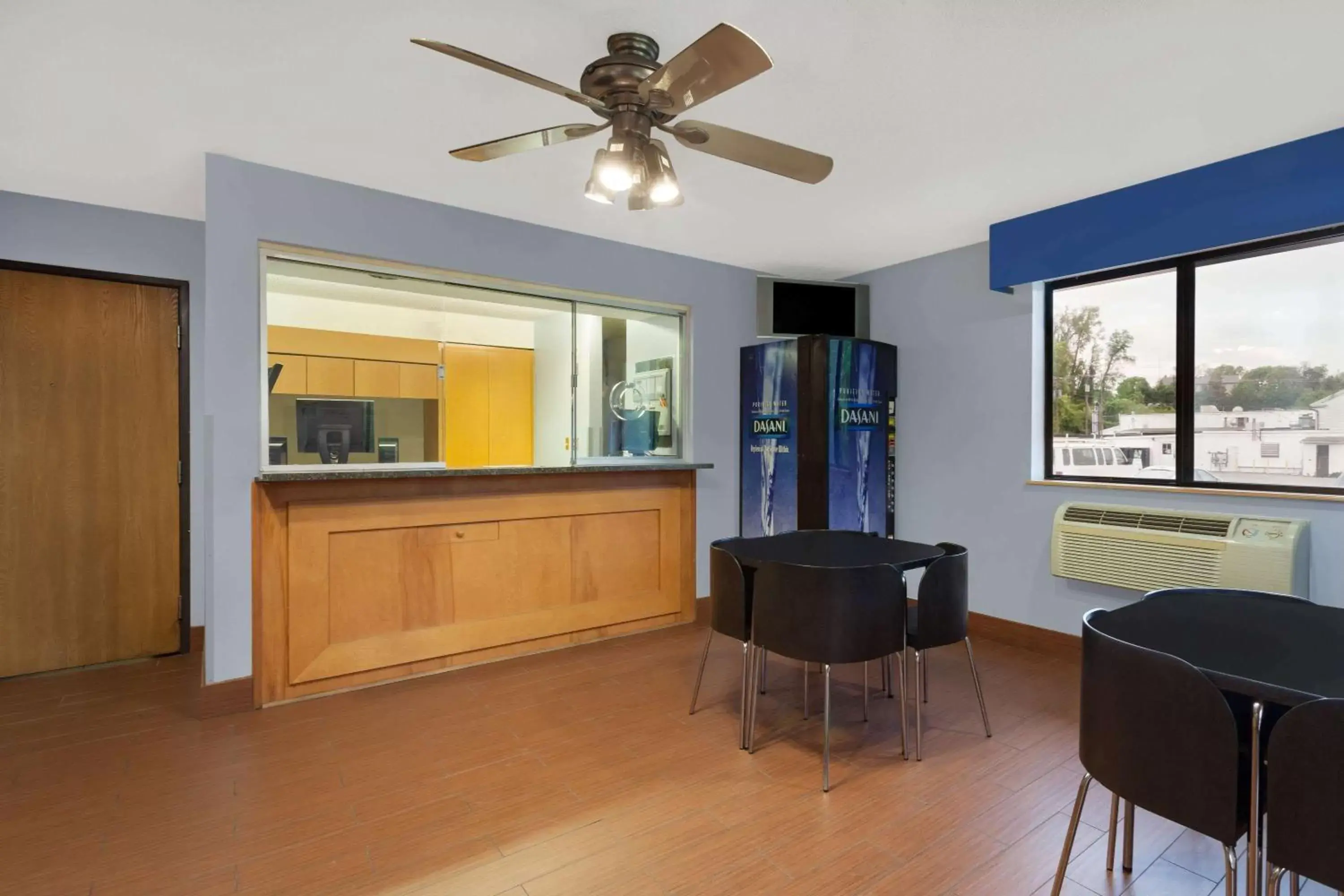 Lobby or reception in Super 8 by Wyndham Havre De Grace Aberdeen Area Lobby or reception in Super 8 by Wyndham Havre De Grace Aberdeen Area