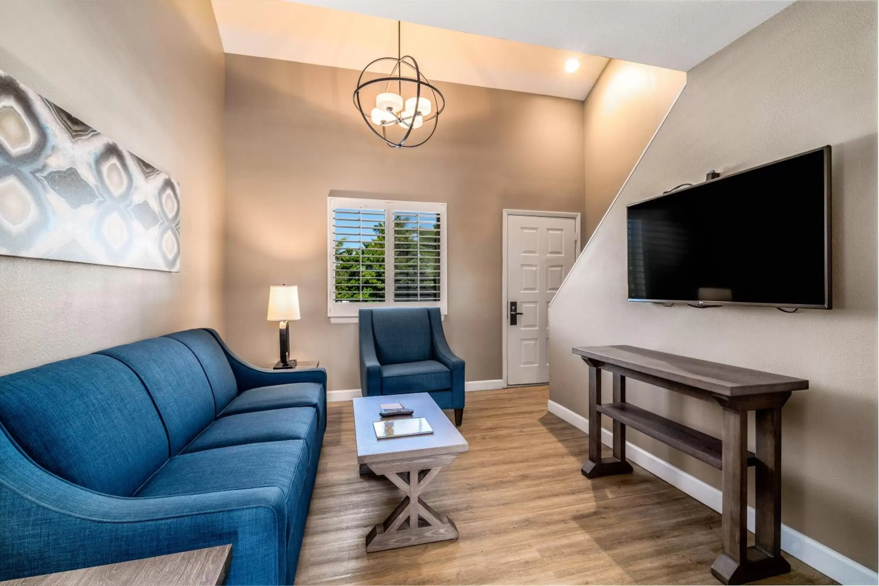 Living room, Seating Area in Waterside Suites and Marina