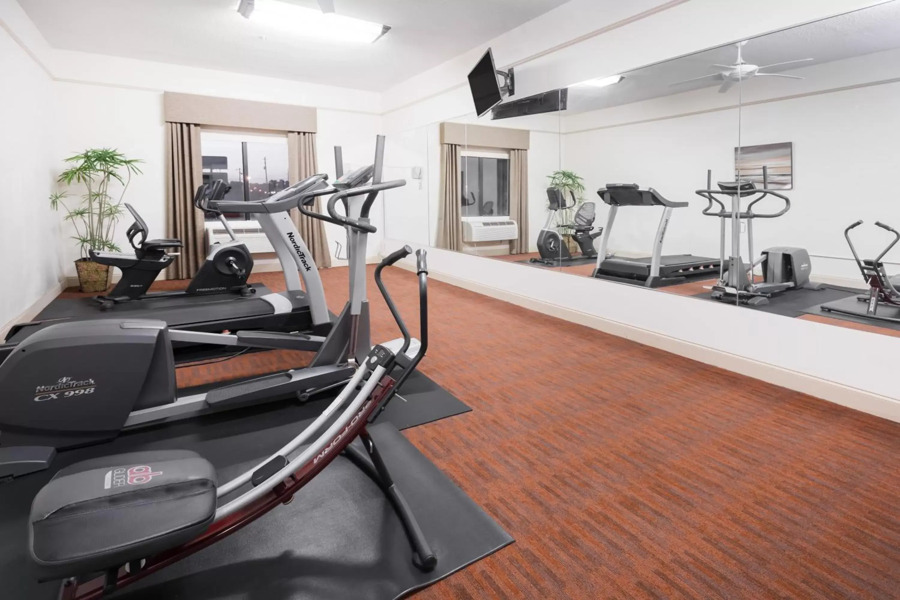 Fitness centre/facilities, Fitness Center/Facilities in Baymont by Wyndham Savannah/Garden City
