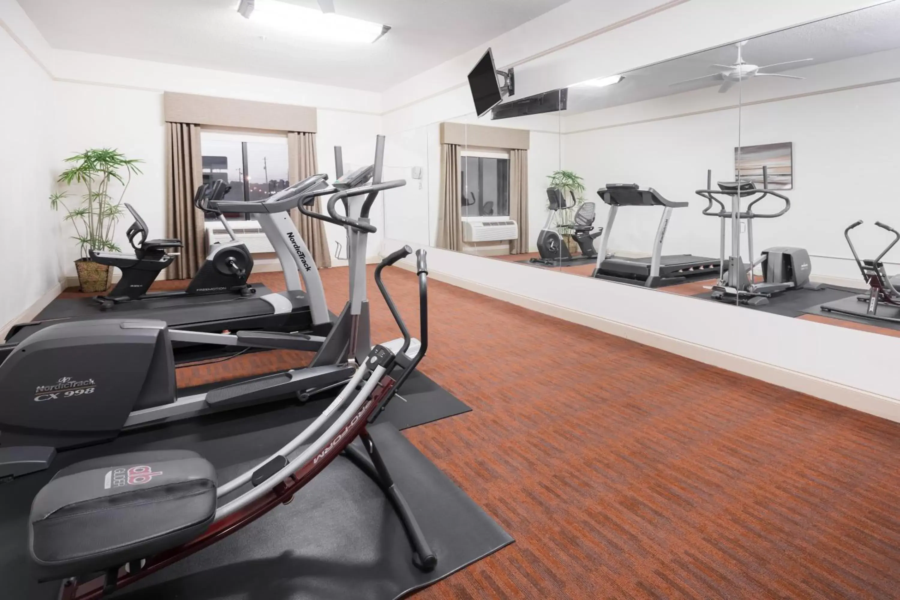 Fitness centre/facilities in Baymont by Wyndham Savannah/Garden City Fitness centre/facilities in Baymont by Wyndham Savannah/Garden City