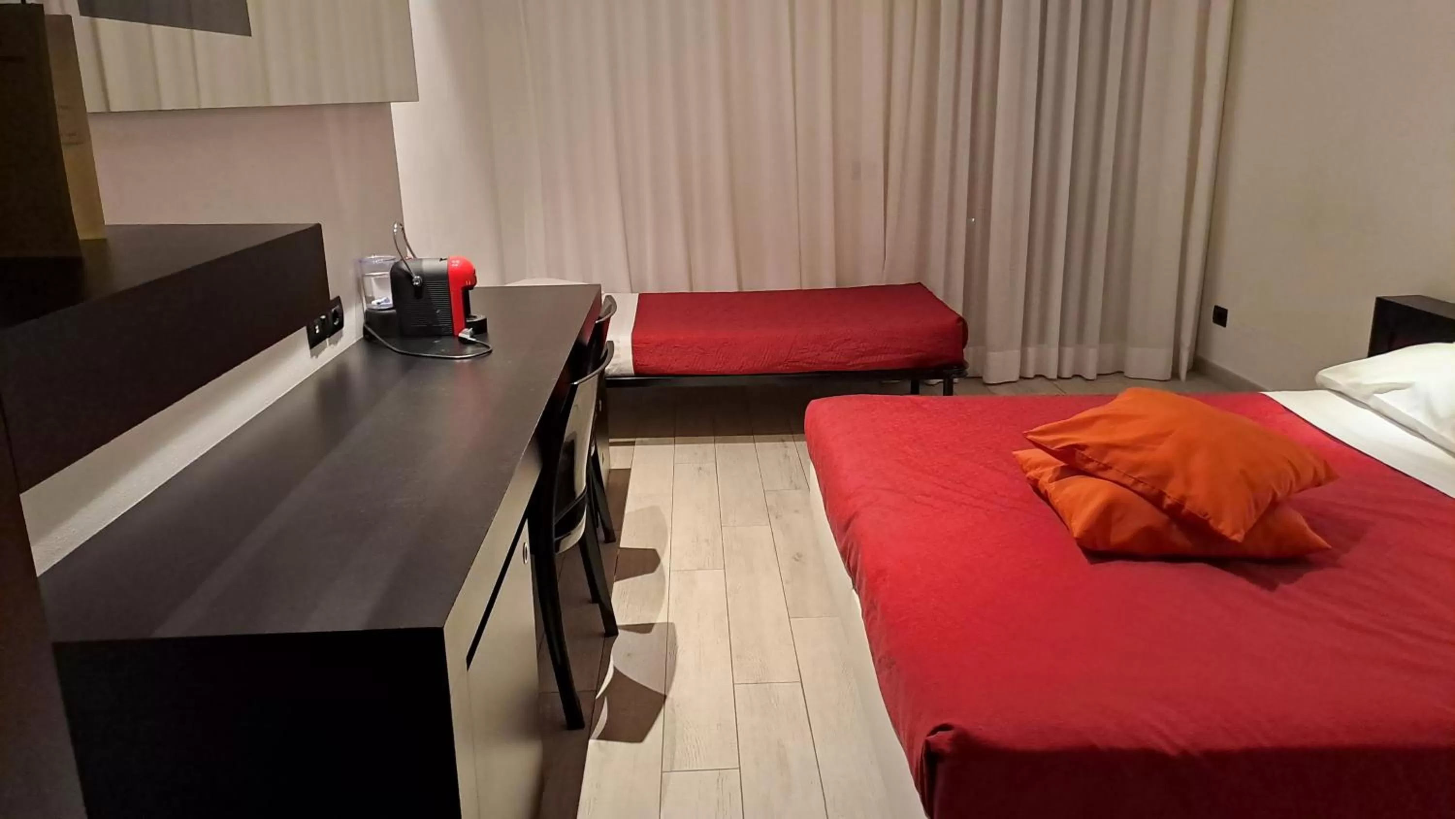 TV and multimedia, Bed in Blue Shades Hotel