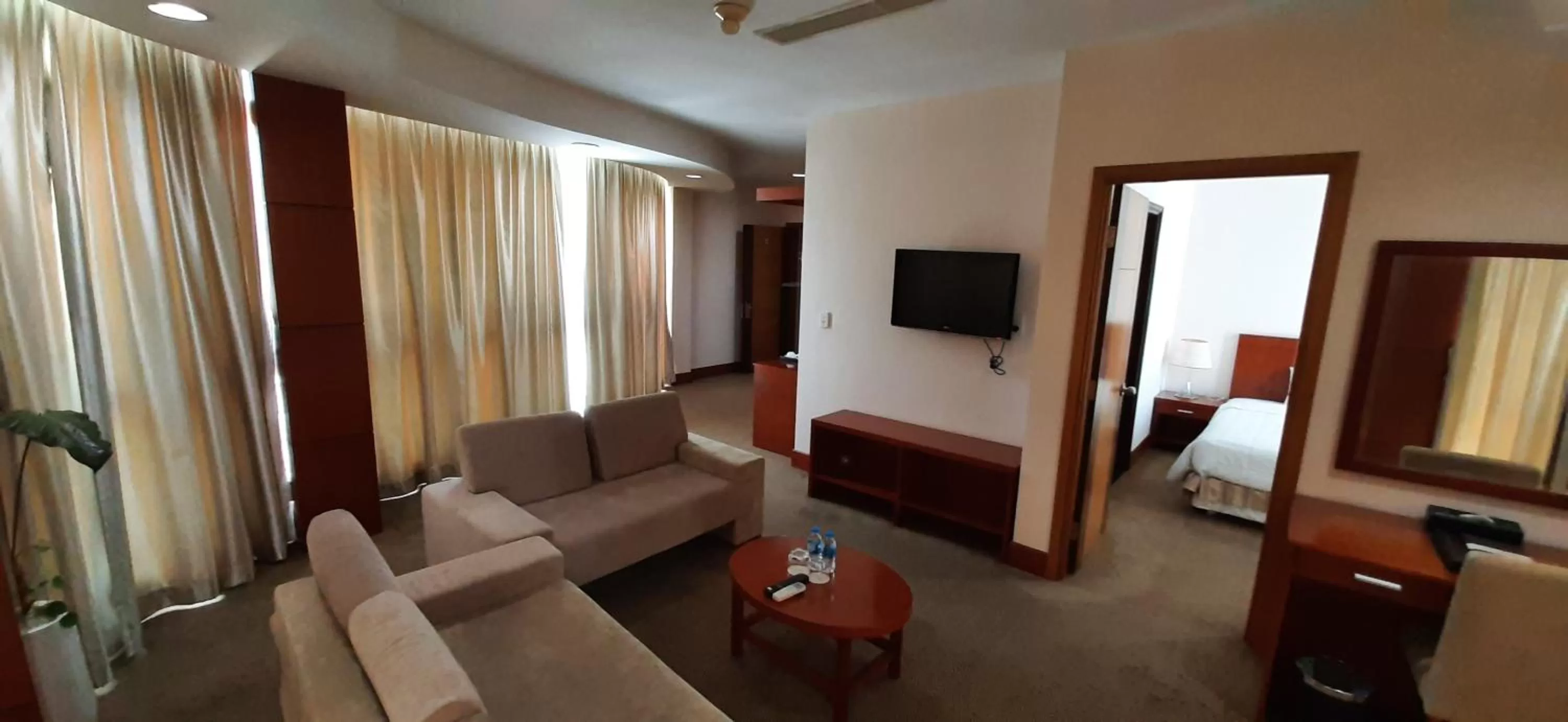 Communal lounge/ TV room, Seating Area in River Hotel