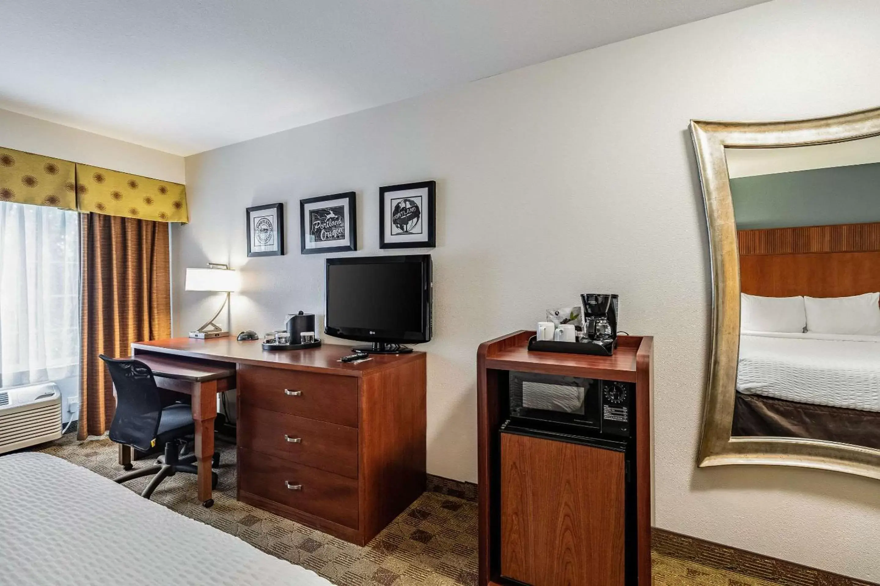 Photo of the whole room, TV/Entertainment Center in Clarion Hotel Portland International Airport