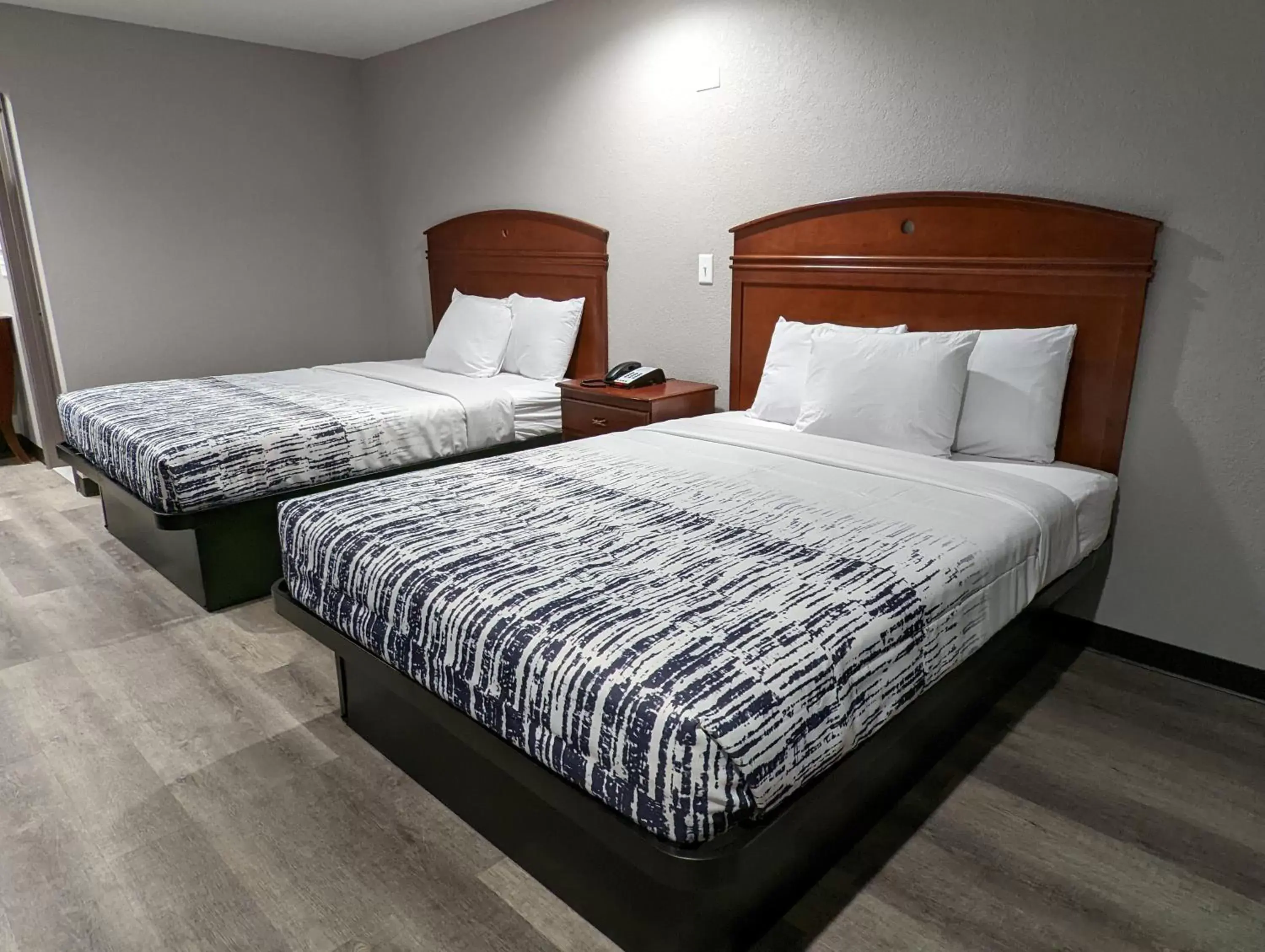 Property building, Bed in OKC Hotel