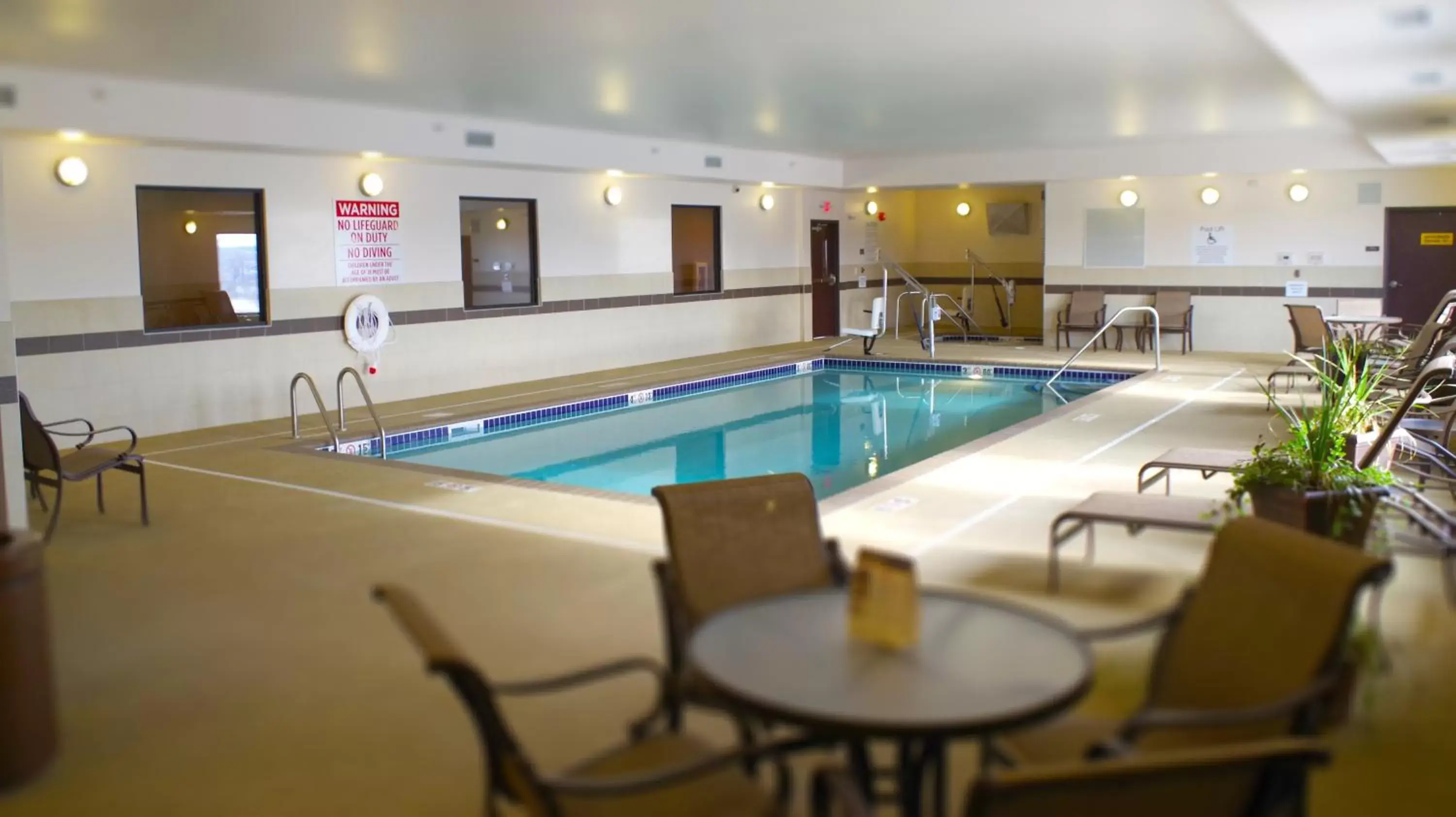 Swimming Pool in Best Western Plus Lincoln Inn & Suites