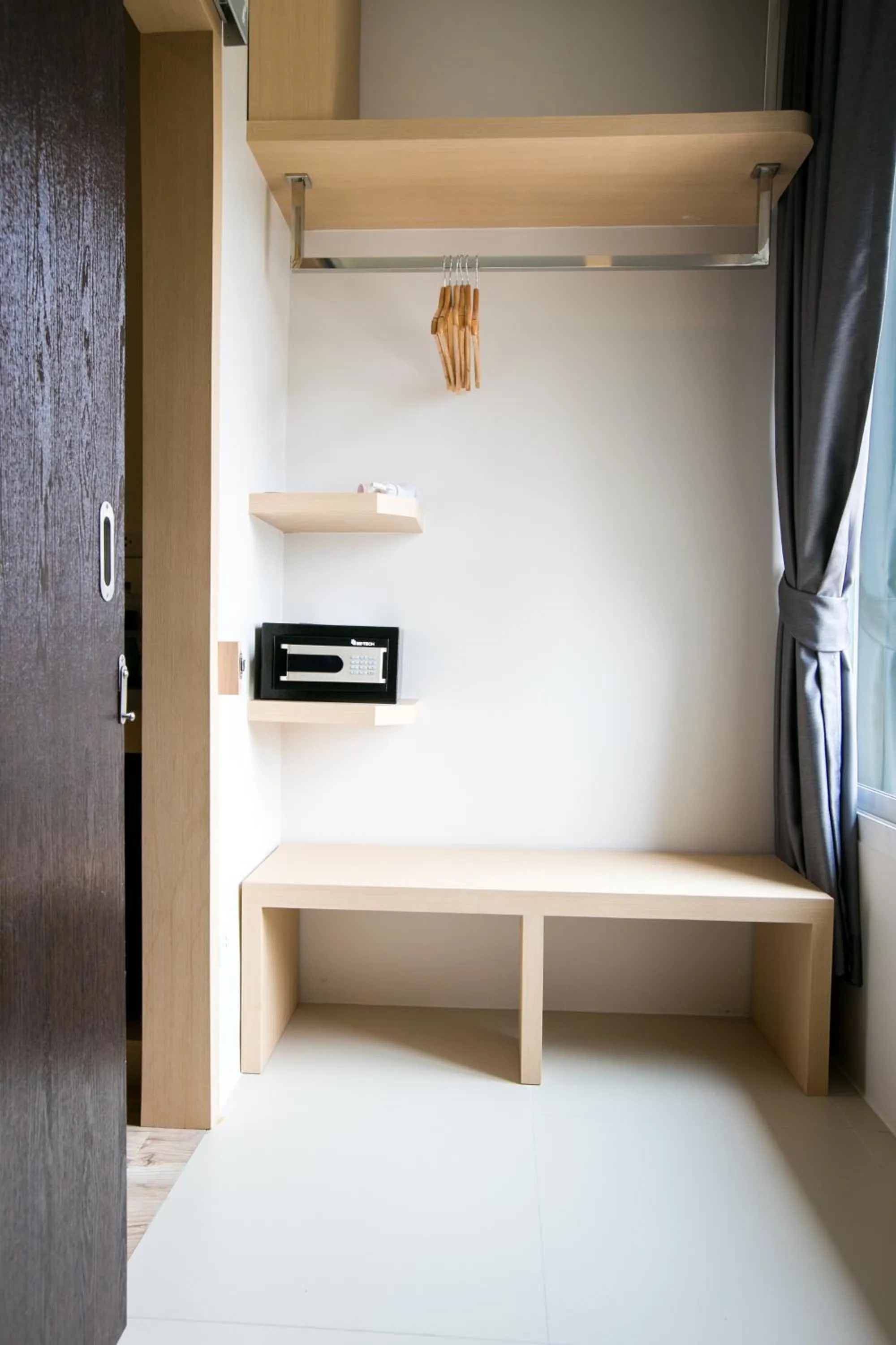 wardrobe in Tarawish Hotel