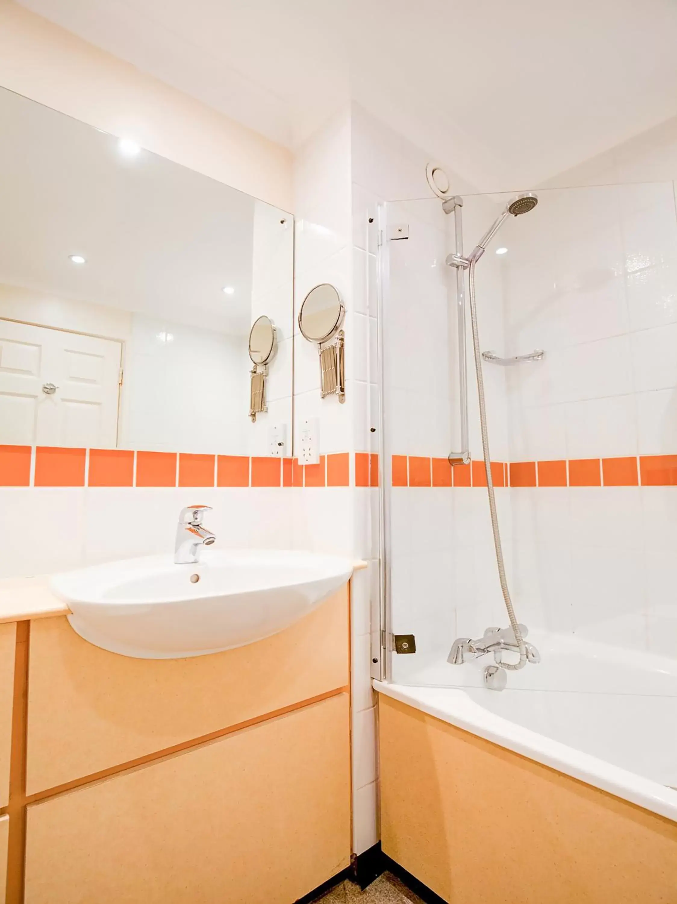 Bathroom in Barony Castle Hotel