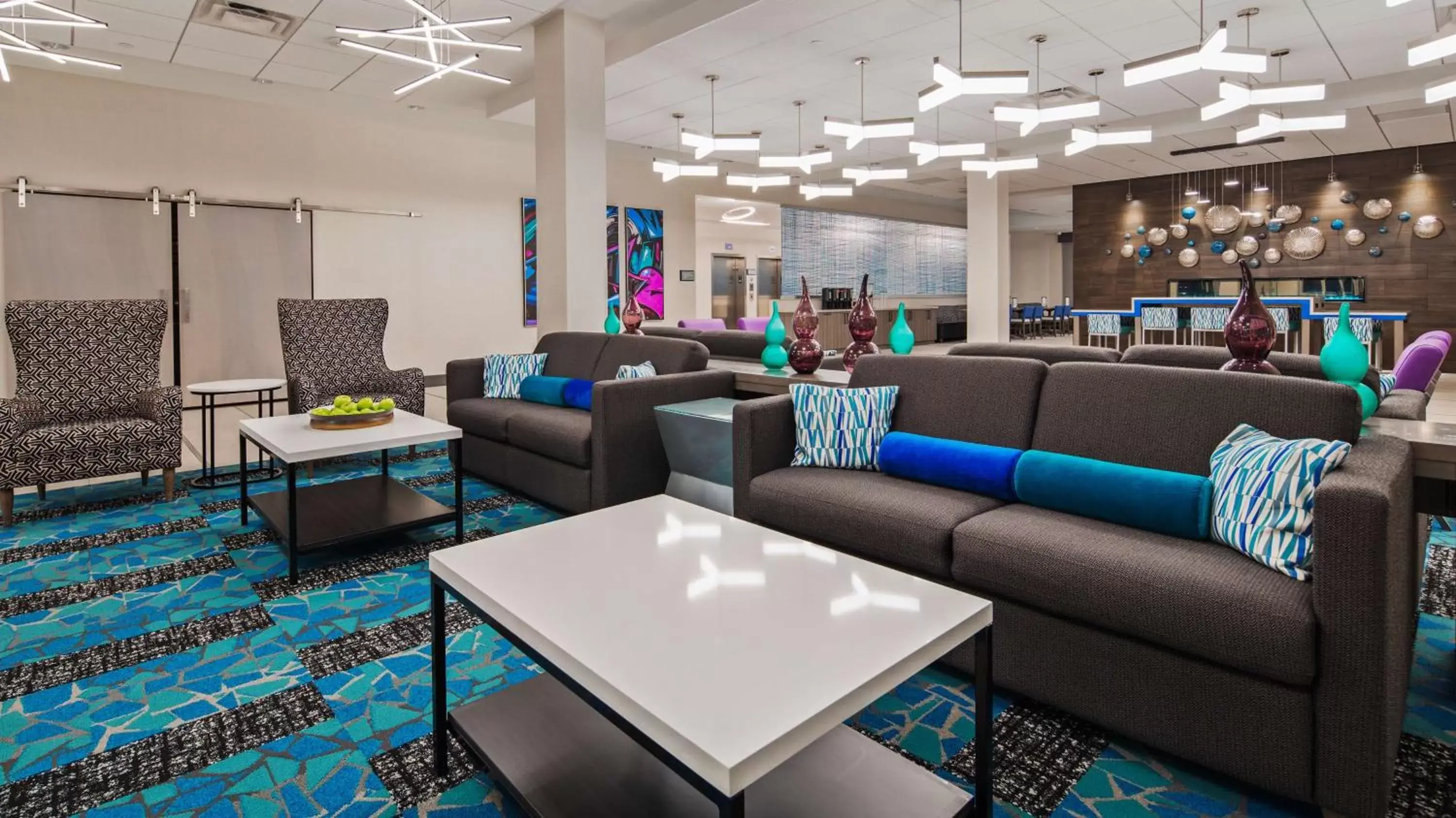 Lobby or reception, Lounge/Bar in Best Western Premier Winnipeg East