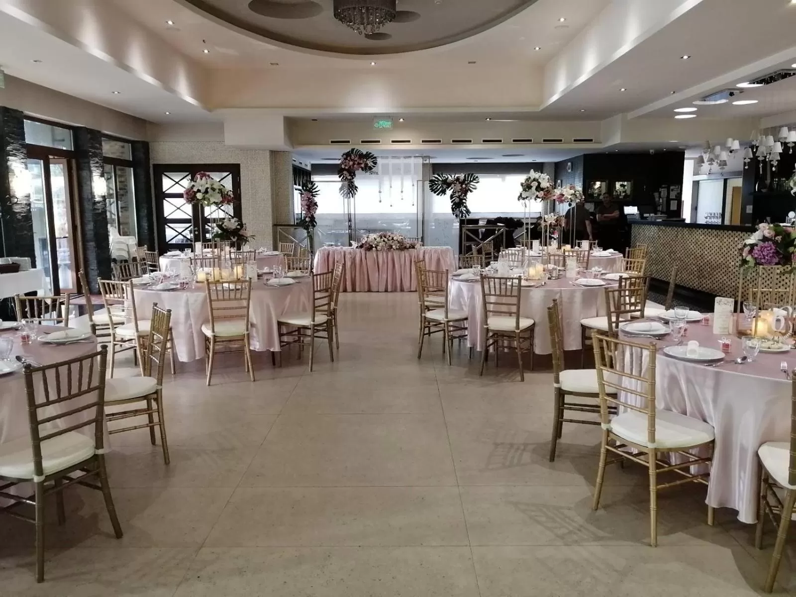 Restaurant/places to eat in Duna Garden Hotel