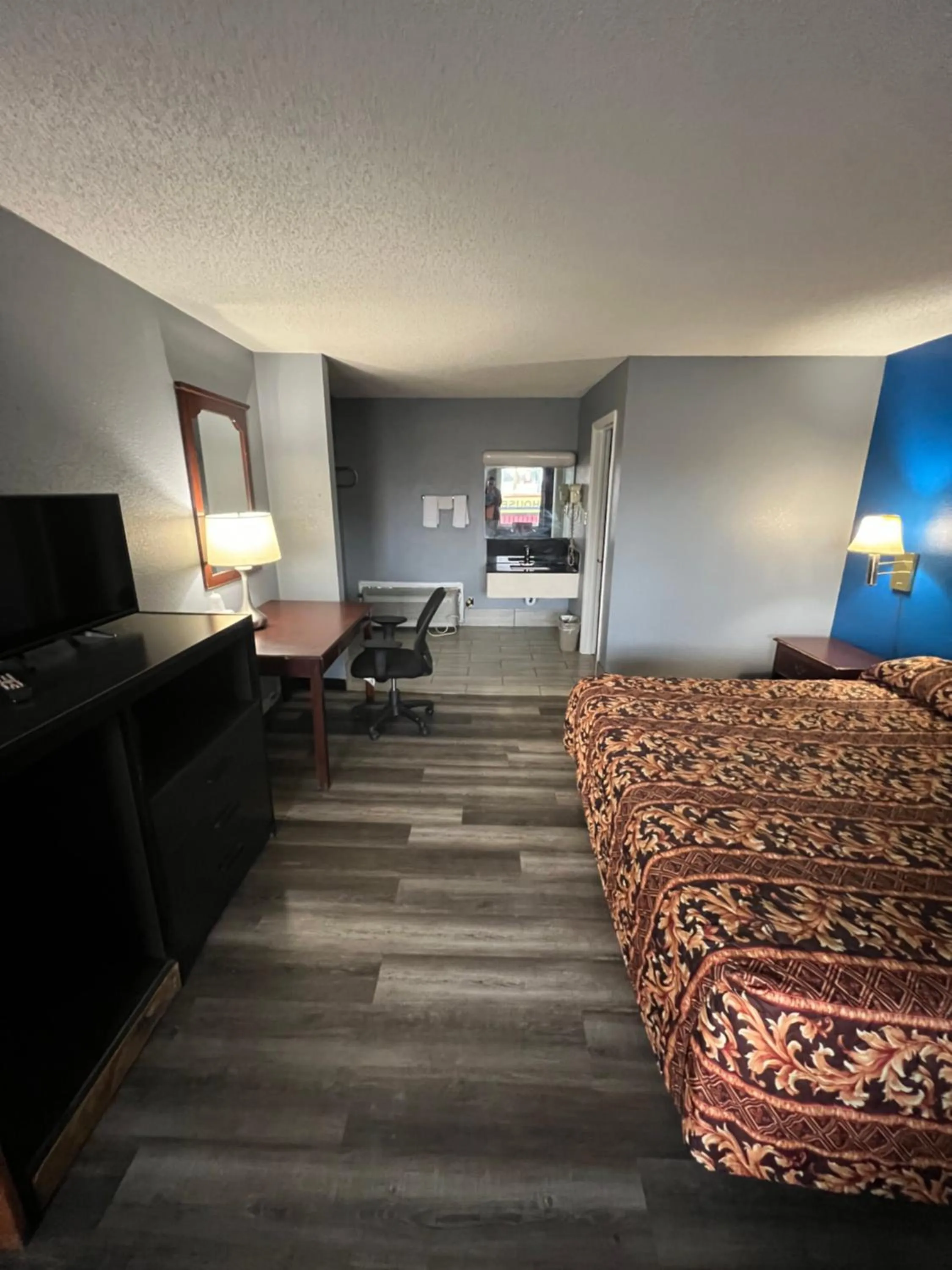 Executive Inn and Suites - Jackson