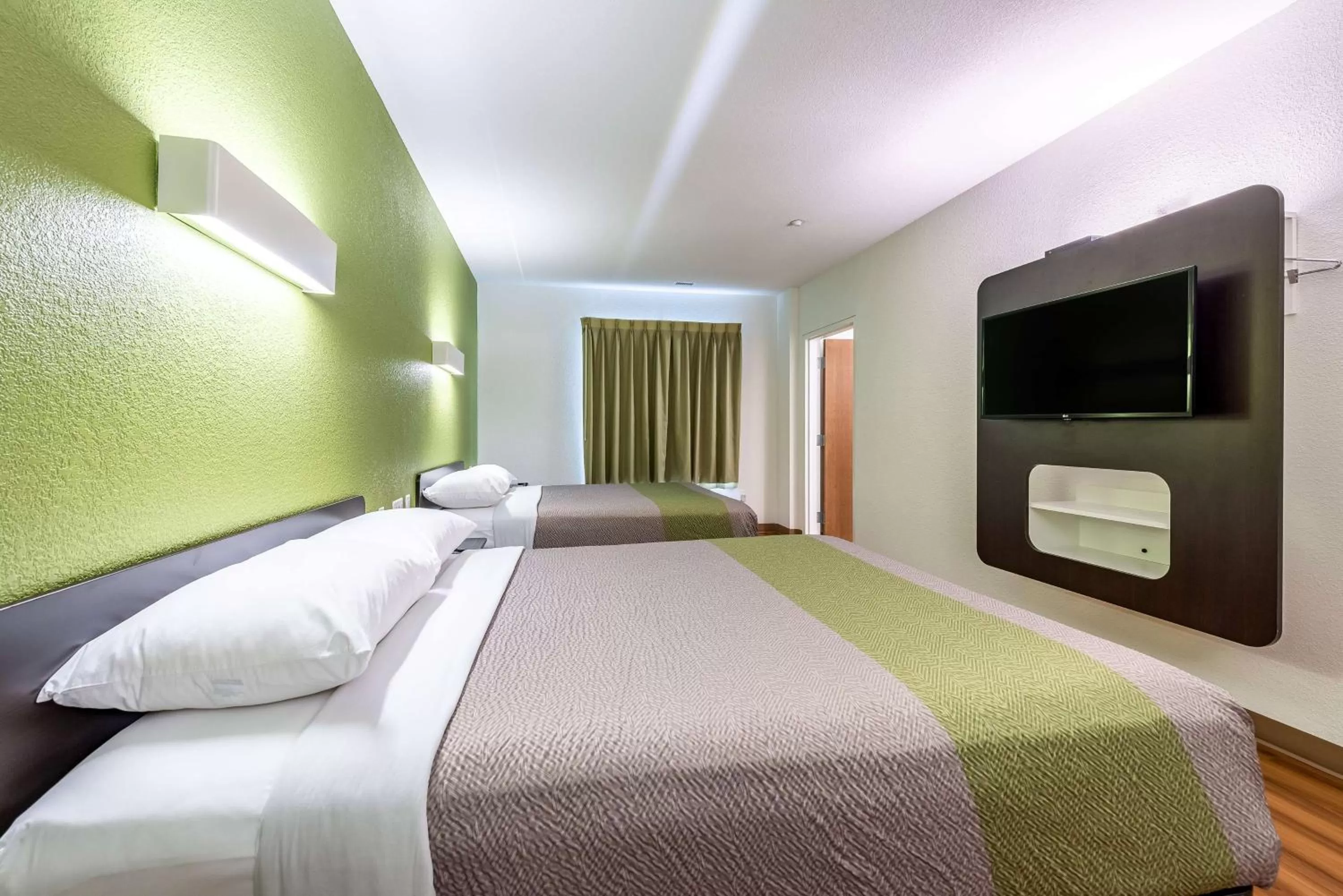 Photo of the whole room, Bed in Motel 6-Mankato, MN